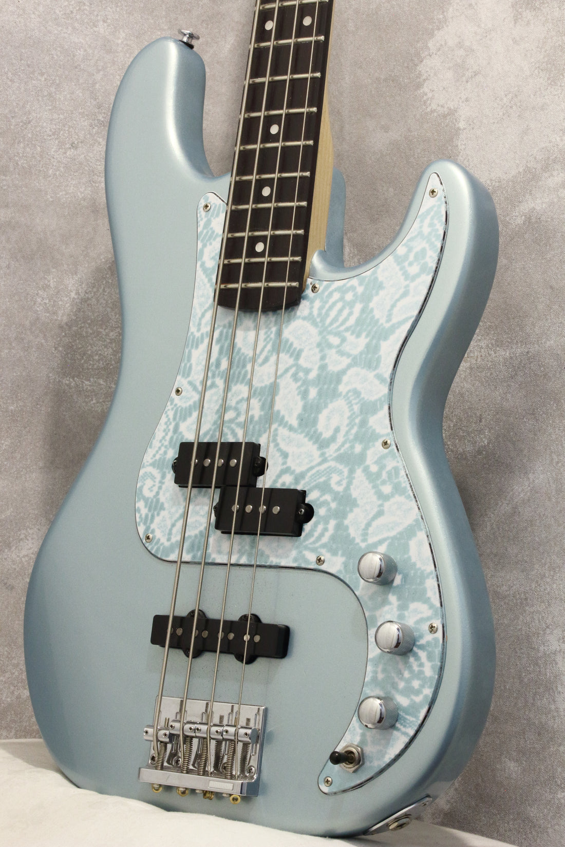 WellWood Custom PJ Bass Ice Blue Metallic 2020