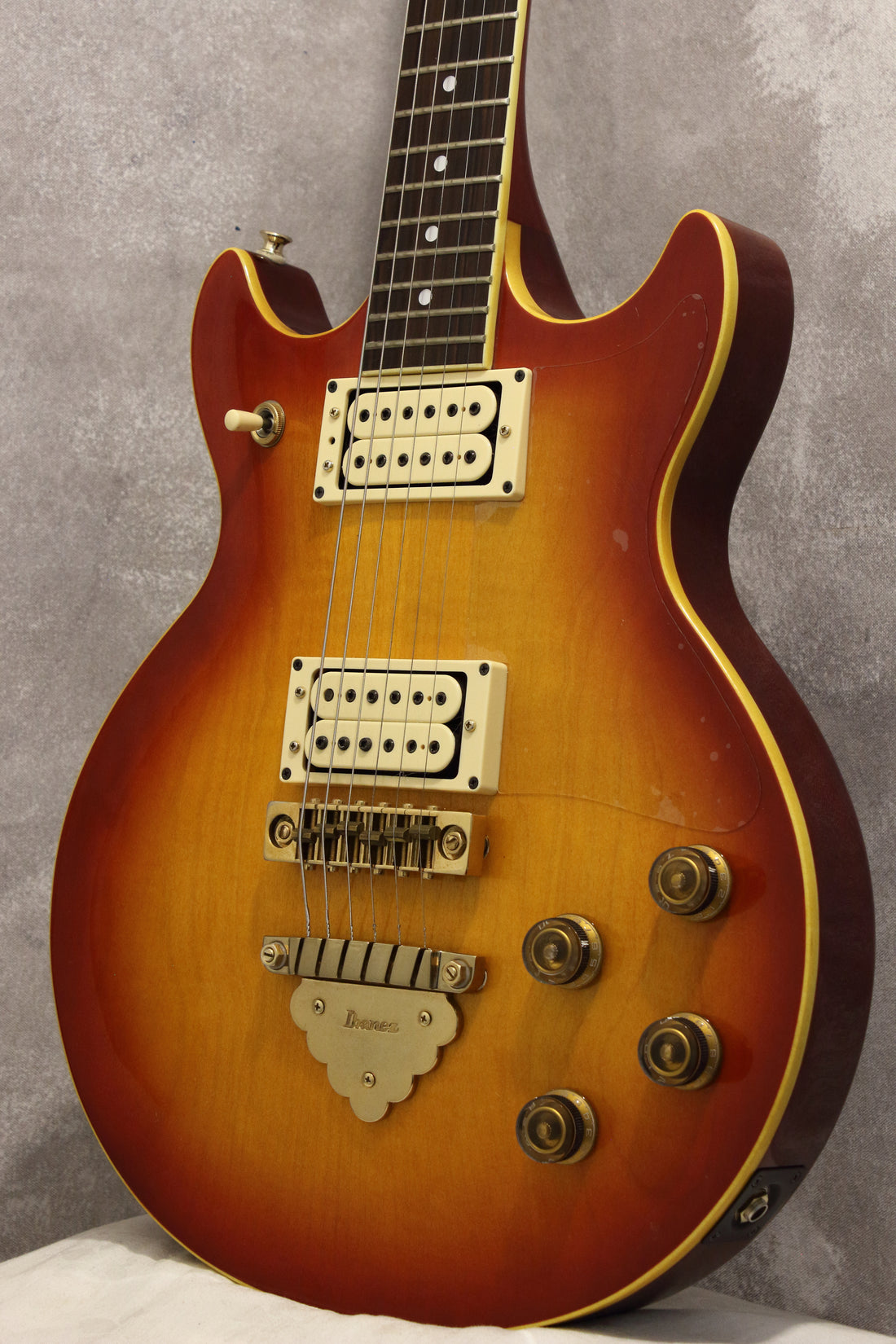 Ibanez AR-100 Artist Cherry Sunbusrt 1981
