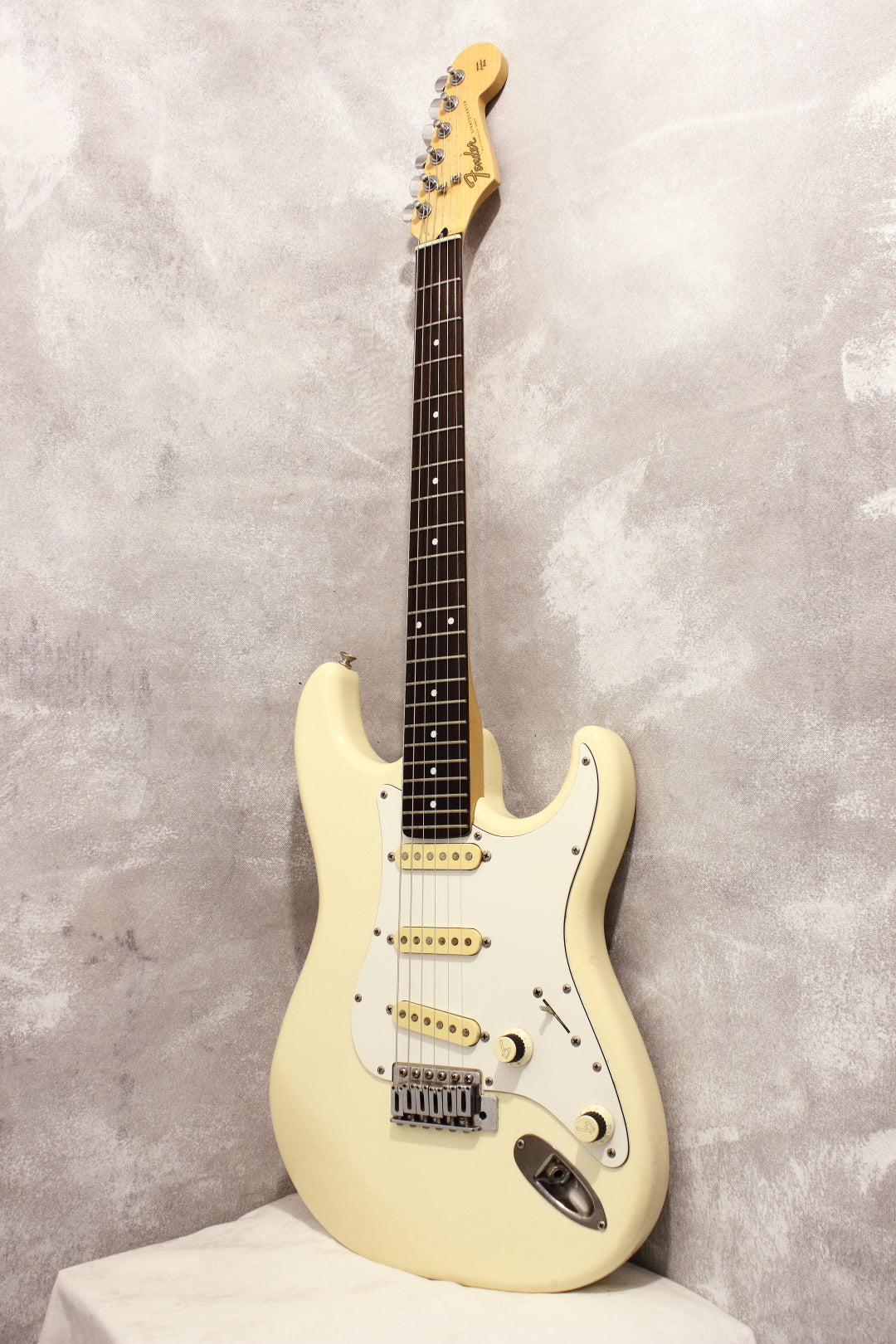 Fender Japan Medium Scale Stratocaster STM55 Snow White 1987