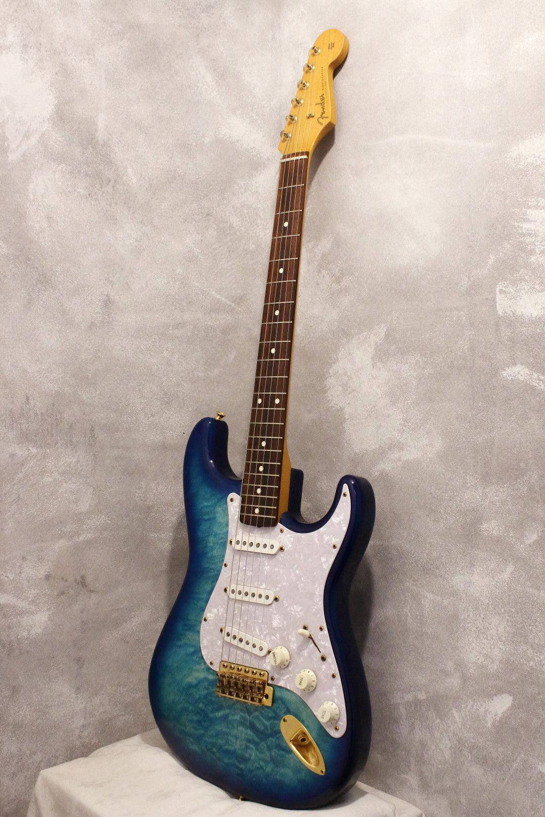 Fender Japan '62 Stratocaster ST62/QT Quilt Blue Burst 2017