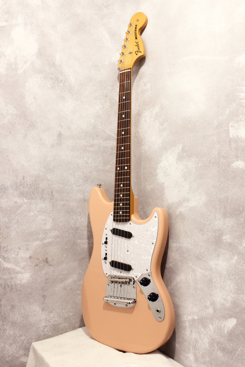 Fender Made In Japan Traditional 70s Mustang Flamingo Pink 2017