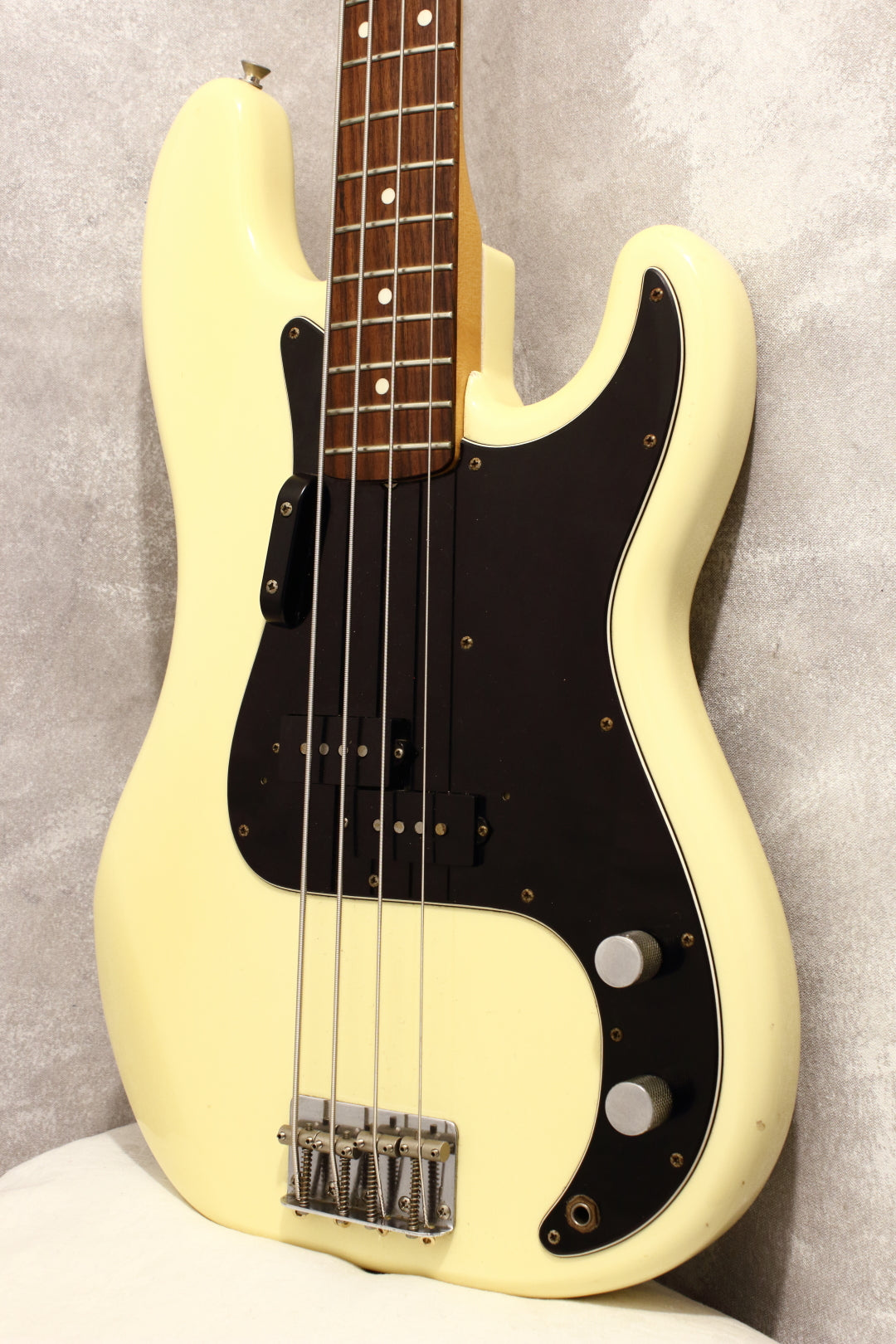 Fender Japan '70 Precision Bass PB70-85 Olympic White 1993