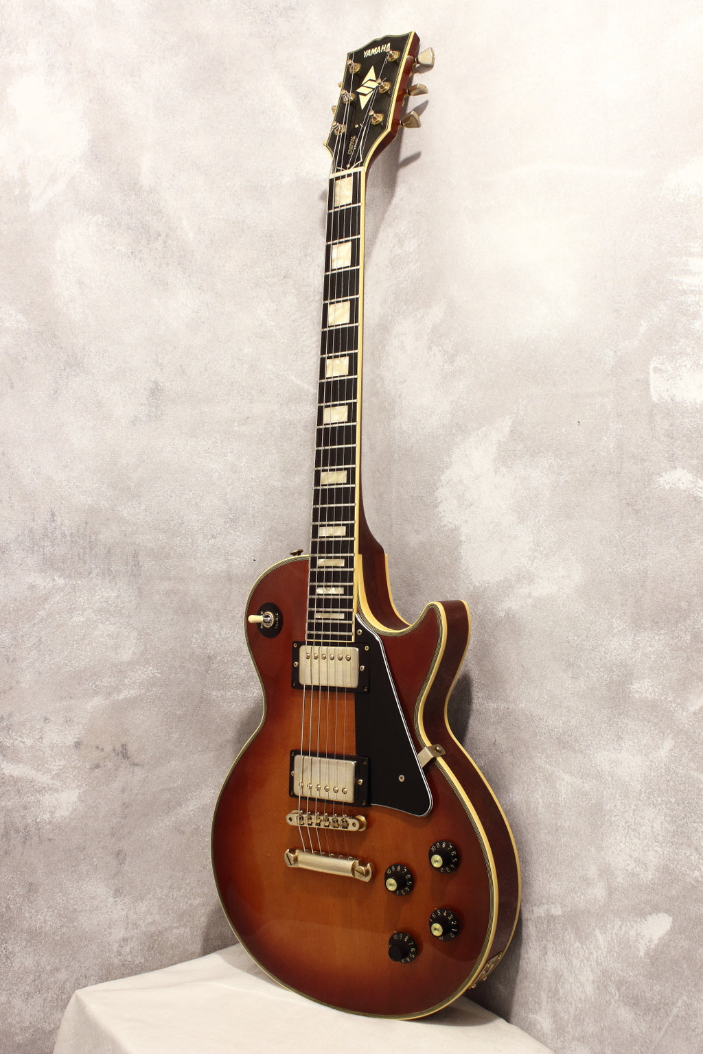 Yamaha LP800C Lord Player Red Sunburst 1984