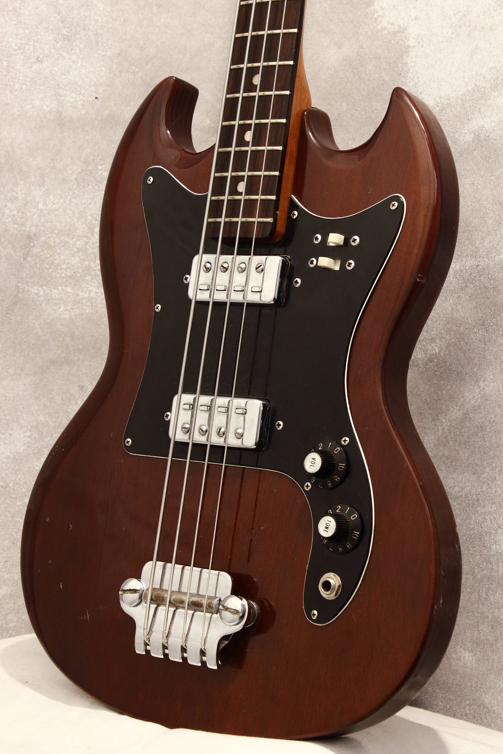 Raven EB-style Bass Walnut c1970