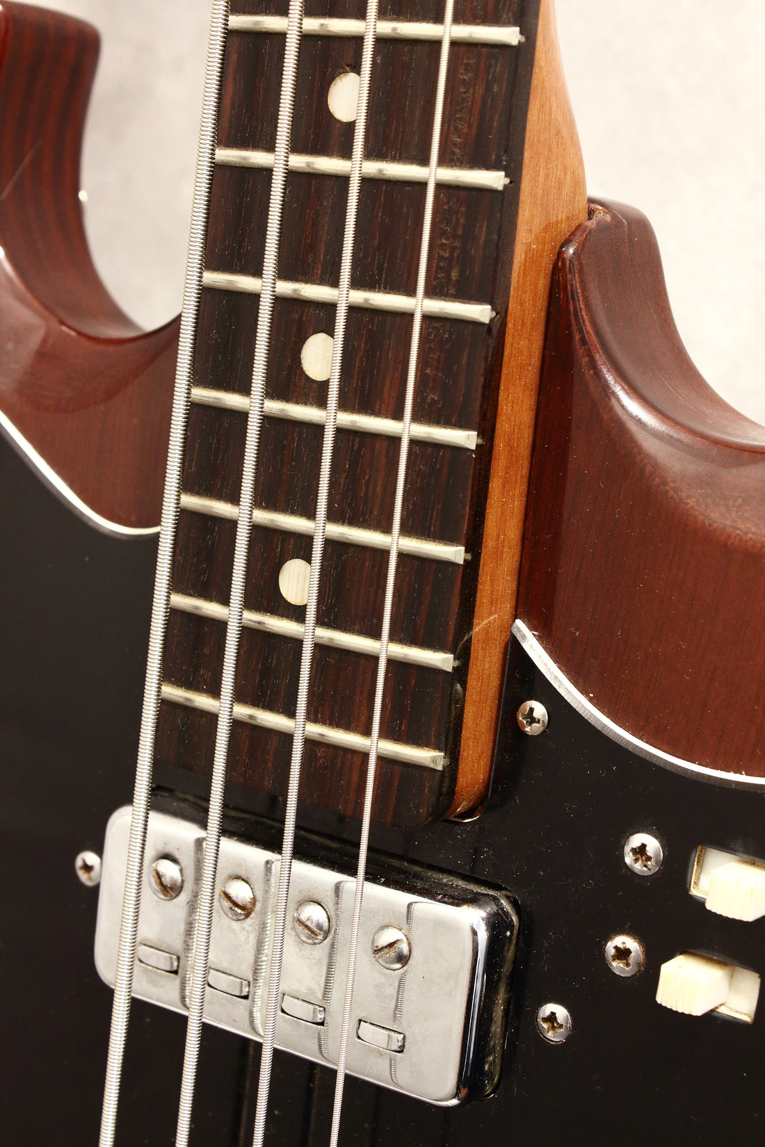 Raven EB-style Bass Walnut c1970