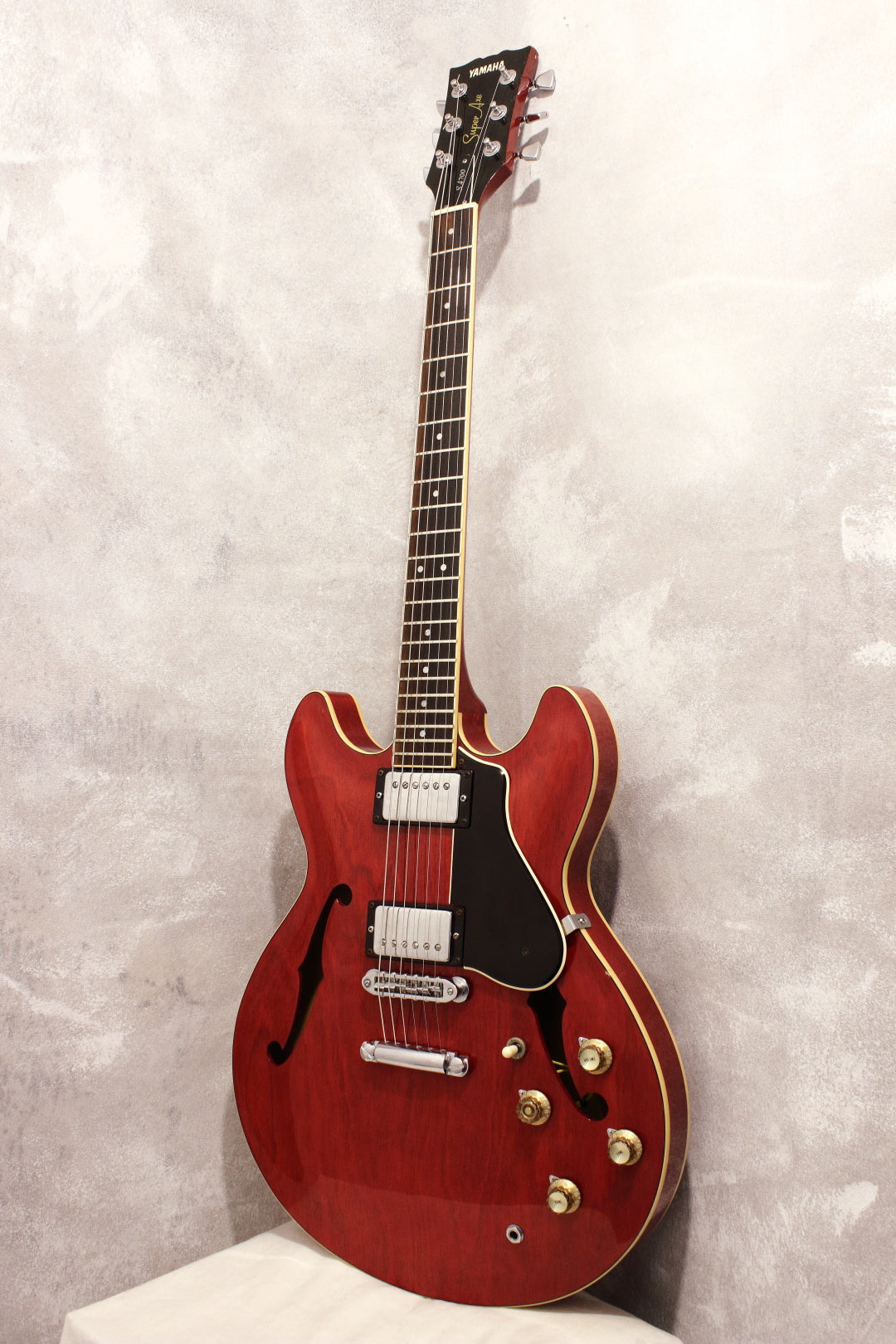 Yamaha SA700 Super Axe Persimmon Red 1981