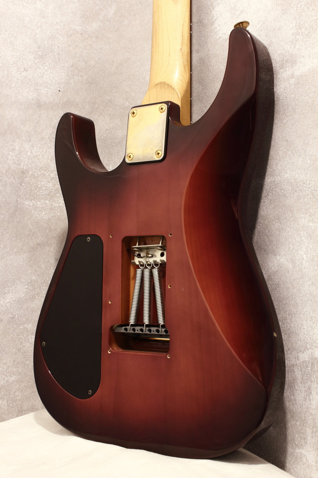 Charvel Dinky CDS-038 Magenta Burst 1991