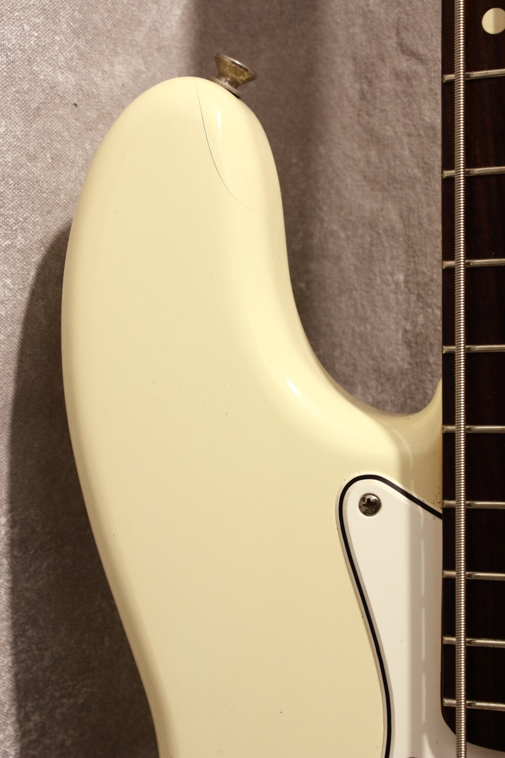 Fender Japan ‘62 Jazz Bass JB62-75 Vintage White JV Serial 1982