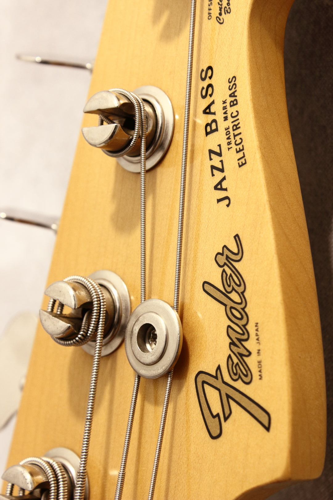 Fender Japan ‘62 Jazz Bass JB62-75 Vintage White JV Serial 1982