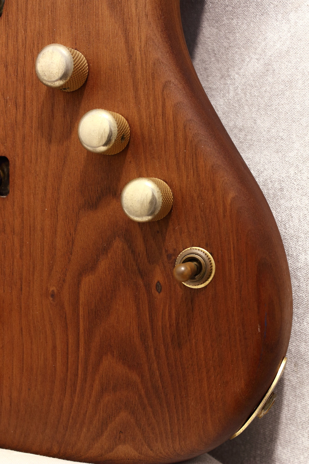 Moon JJ-4 Bass Natural Walnut 1991