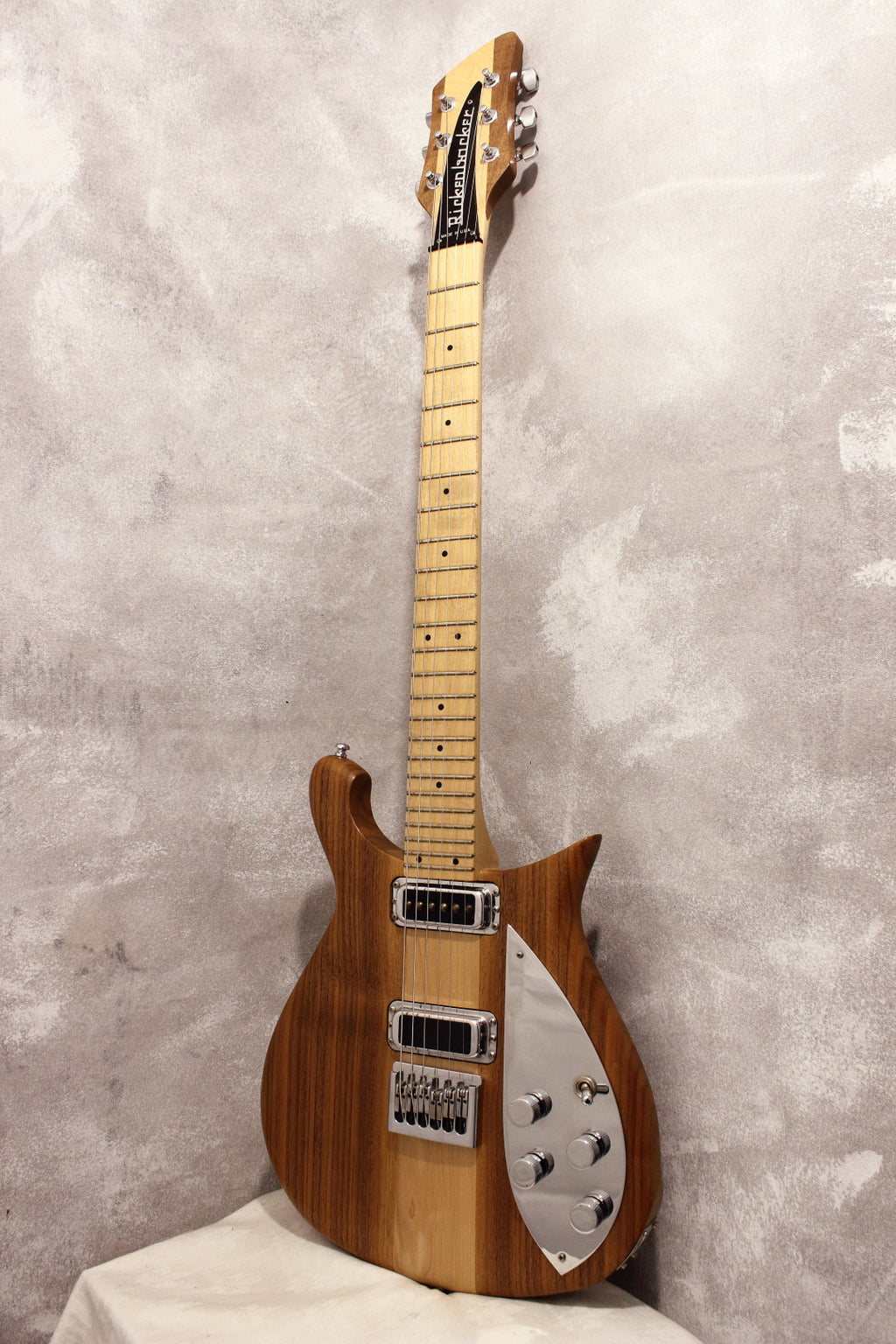 Rickenbacker 650D Dakota Walnut 2007