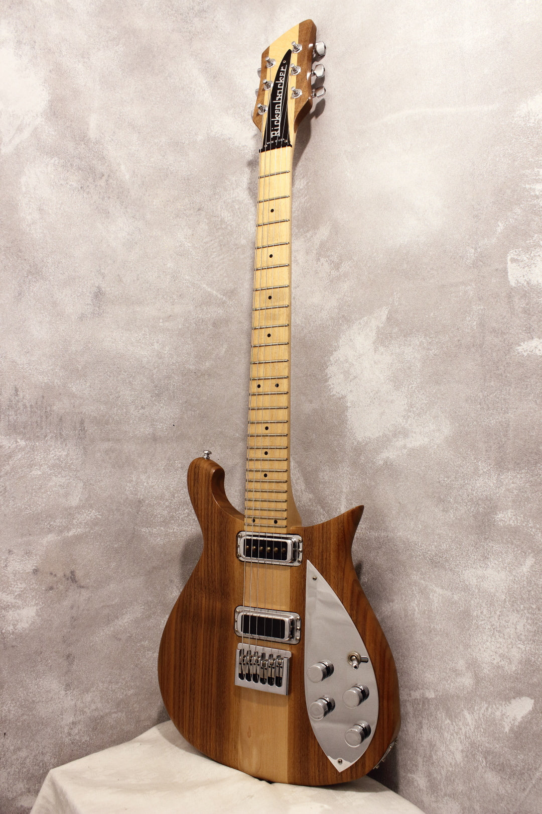 Rickenbacker 650D Dakota Walnut 2007