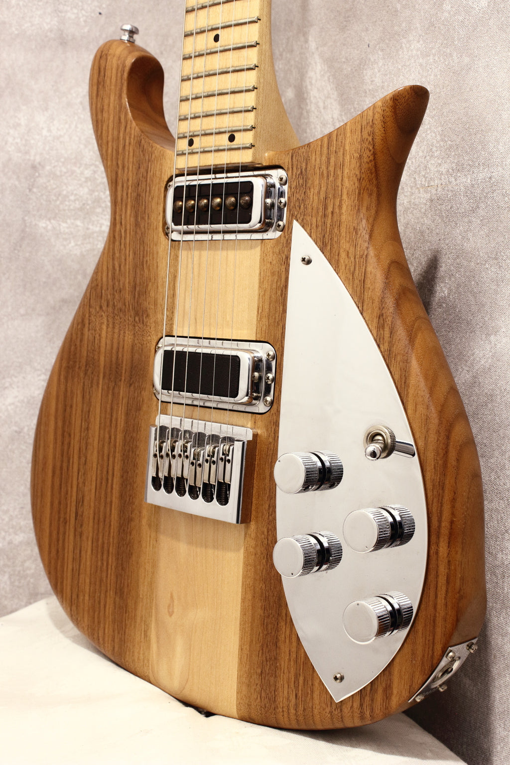 Rickenbacker 650D Dakota Walnut 2007