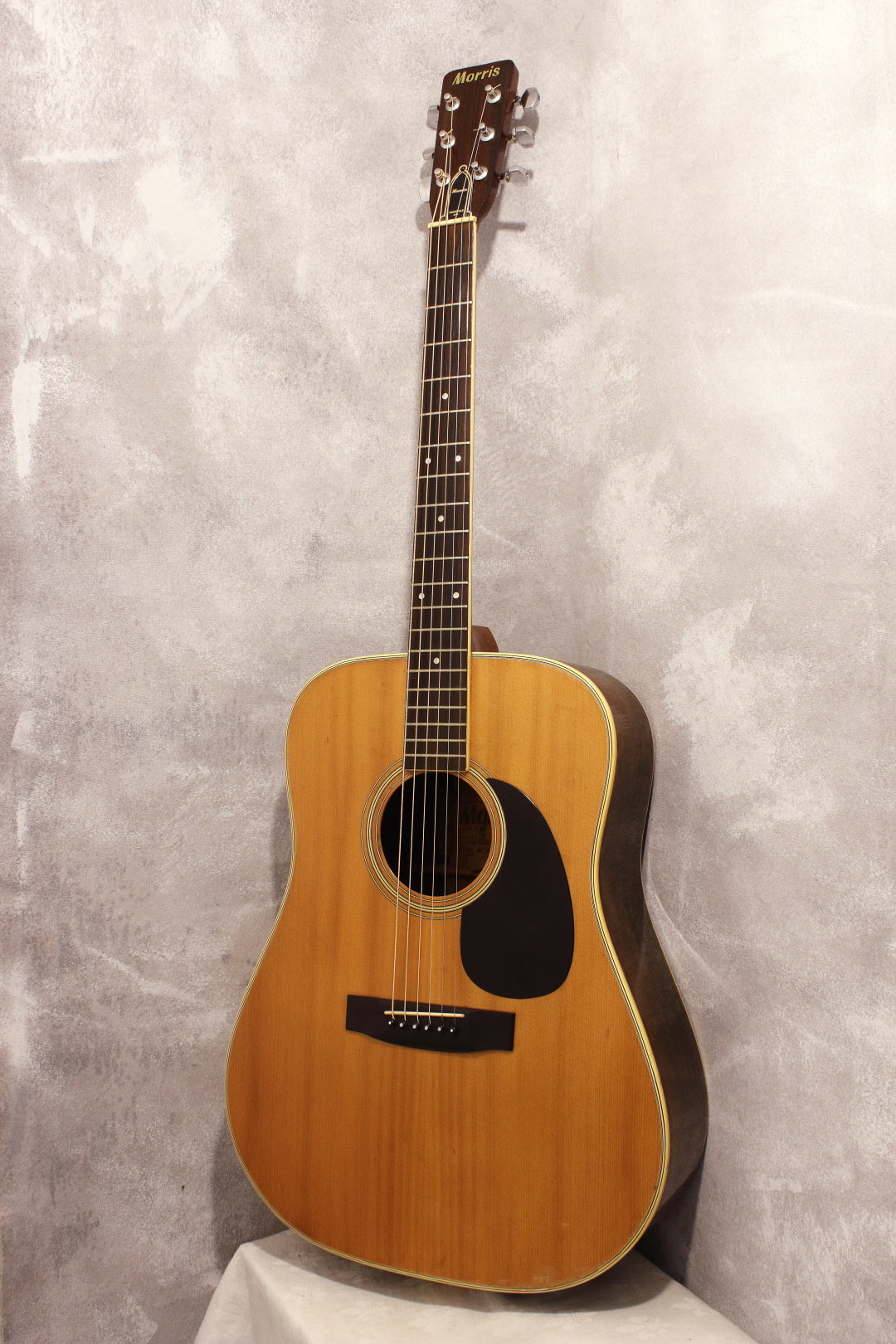 Morris W-40 Dreadnought Acoustic 1973