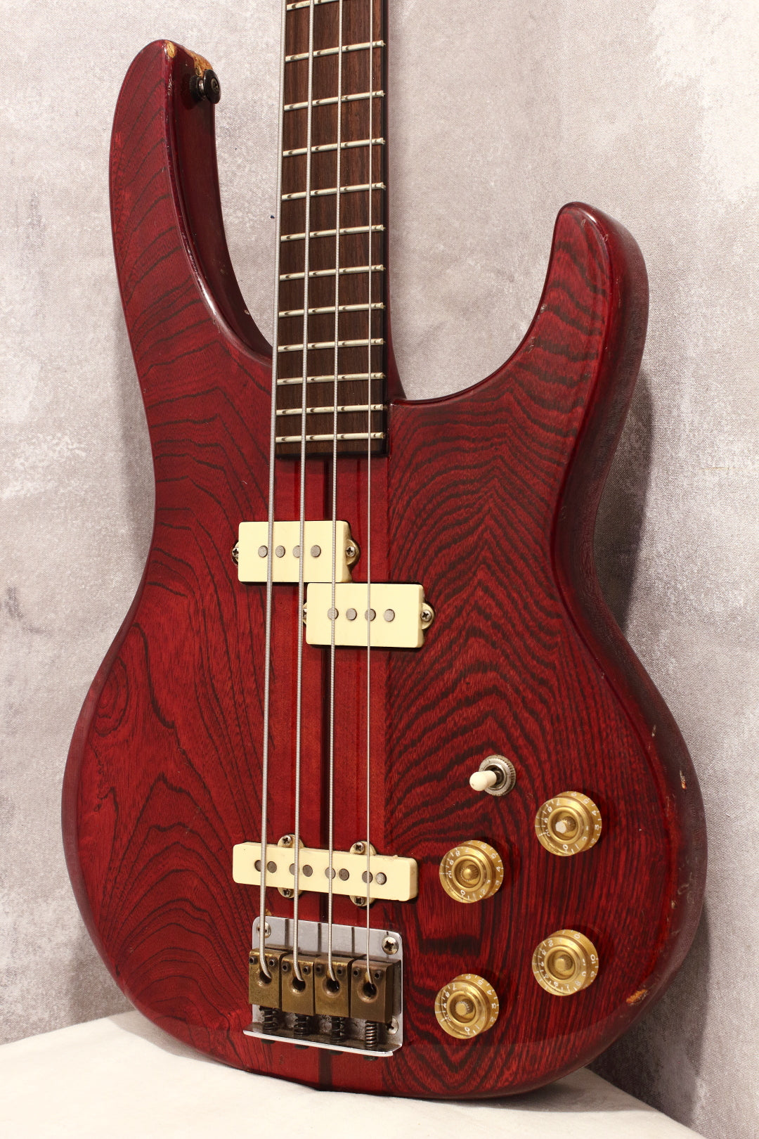 Washburn Force 40 Bass Transparent Cherry 1981