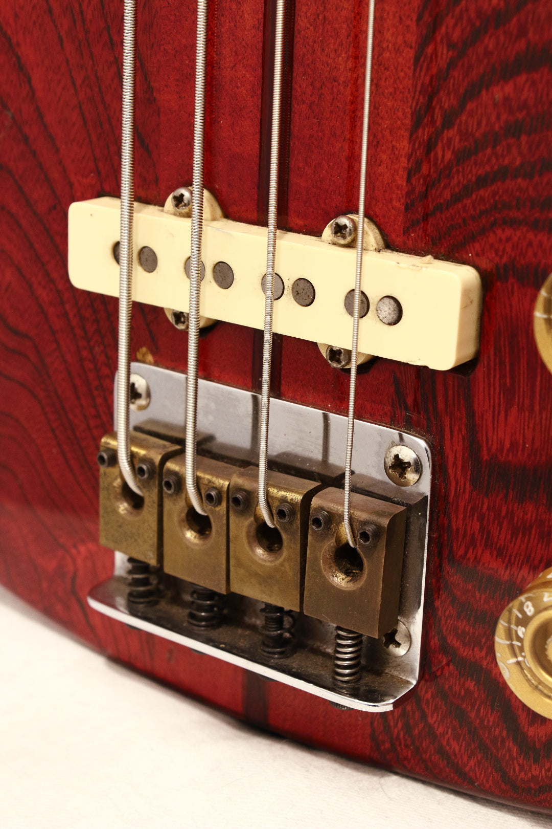 Washburn Force 40 Bass Transparent Cherry 1981