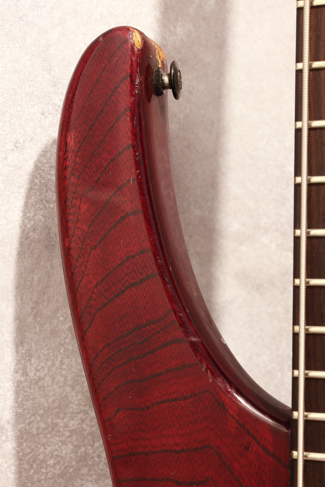 Washburn Force 40 Bass Transparent Cherry 1981