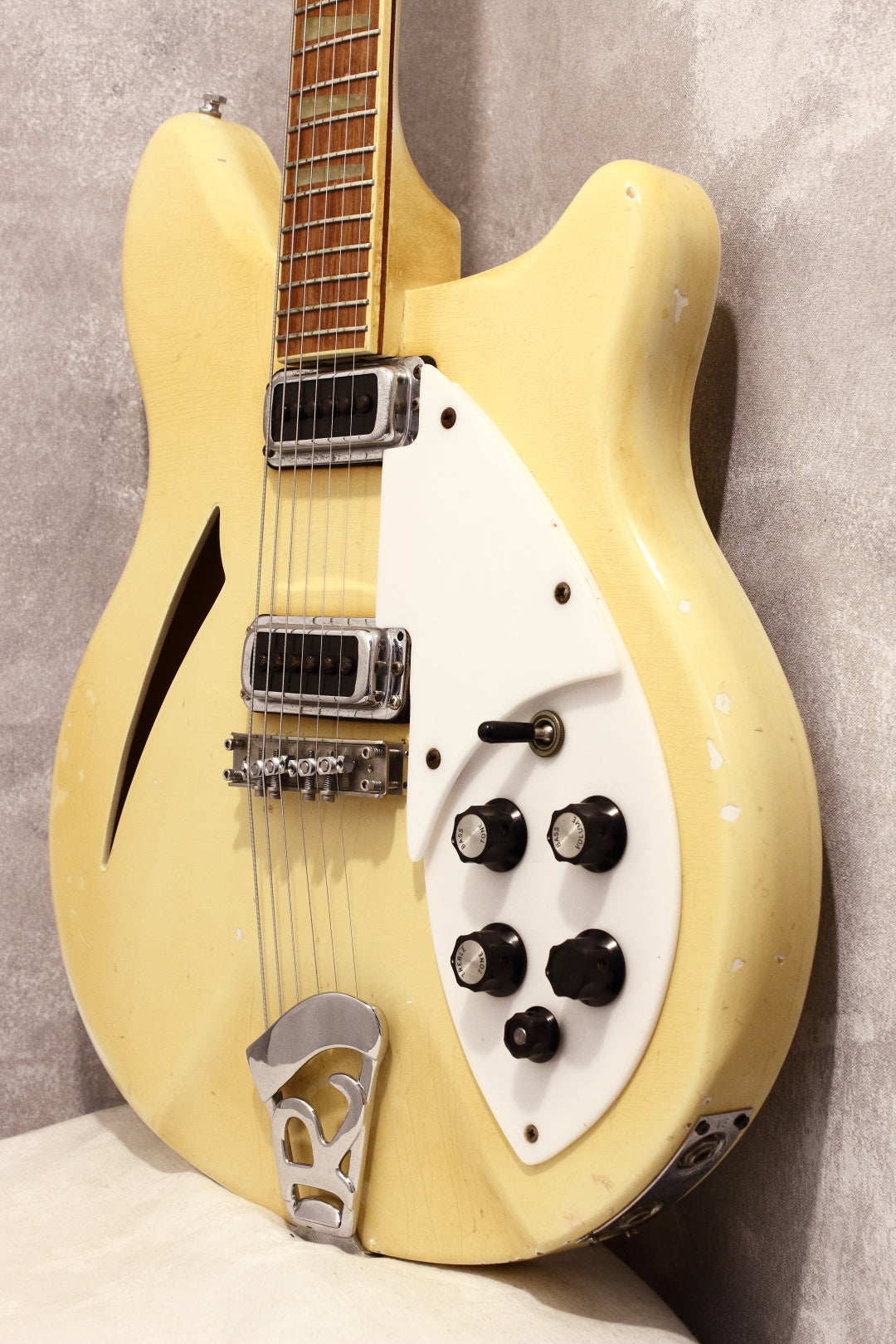 Rickenbacker 360 White 1982