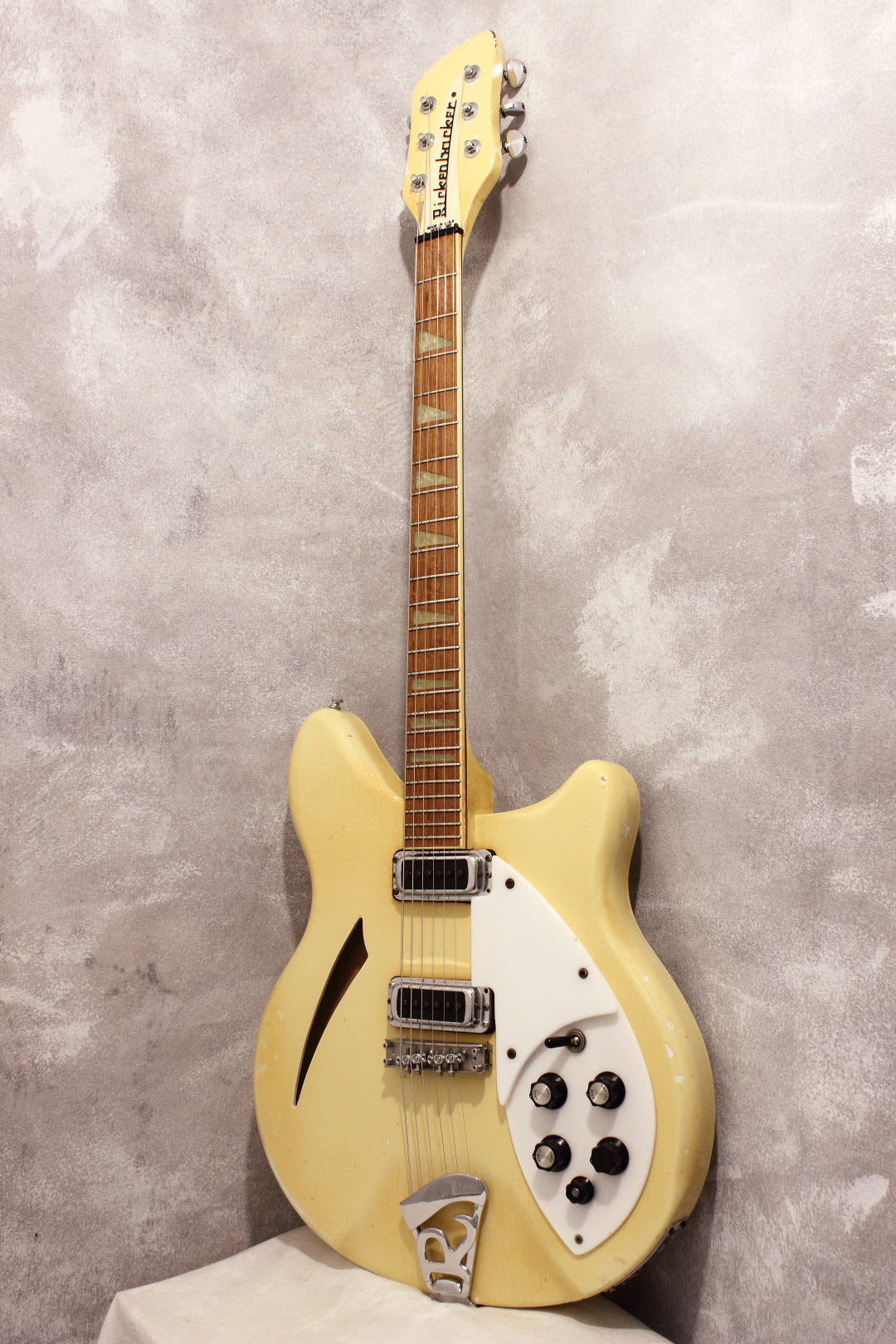 Rickenbacker 360 White 1982