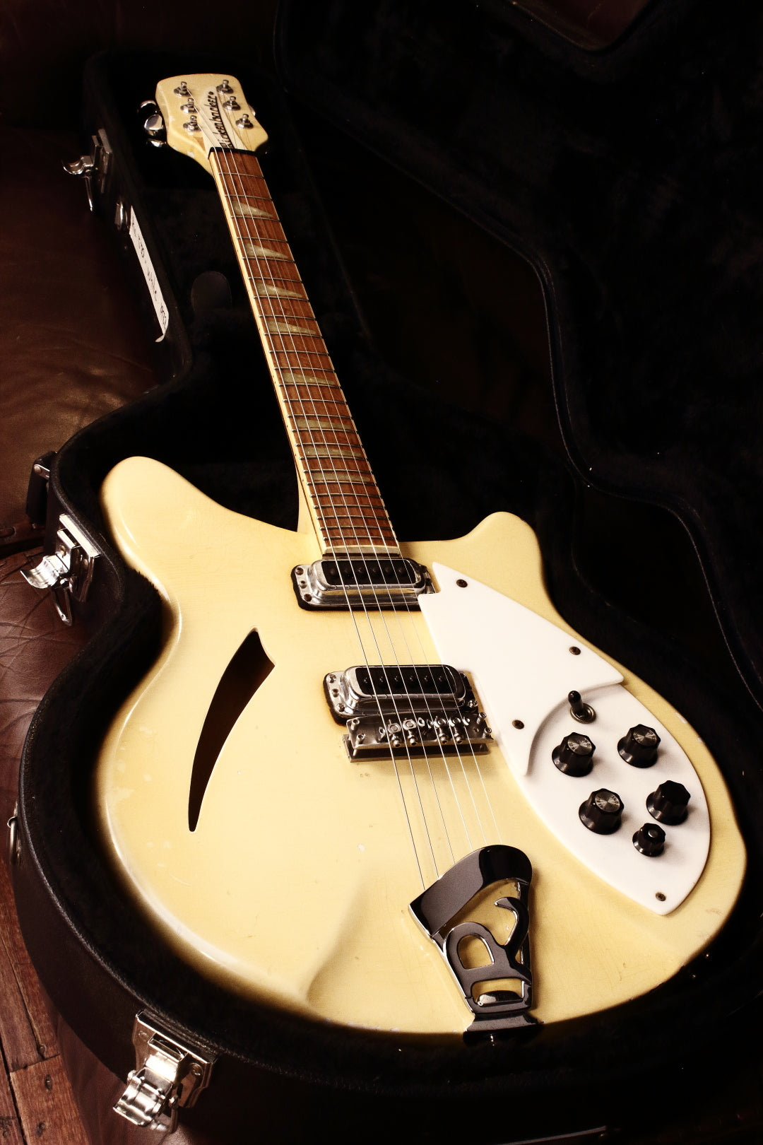 Rickenbacker 360 White 1982