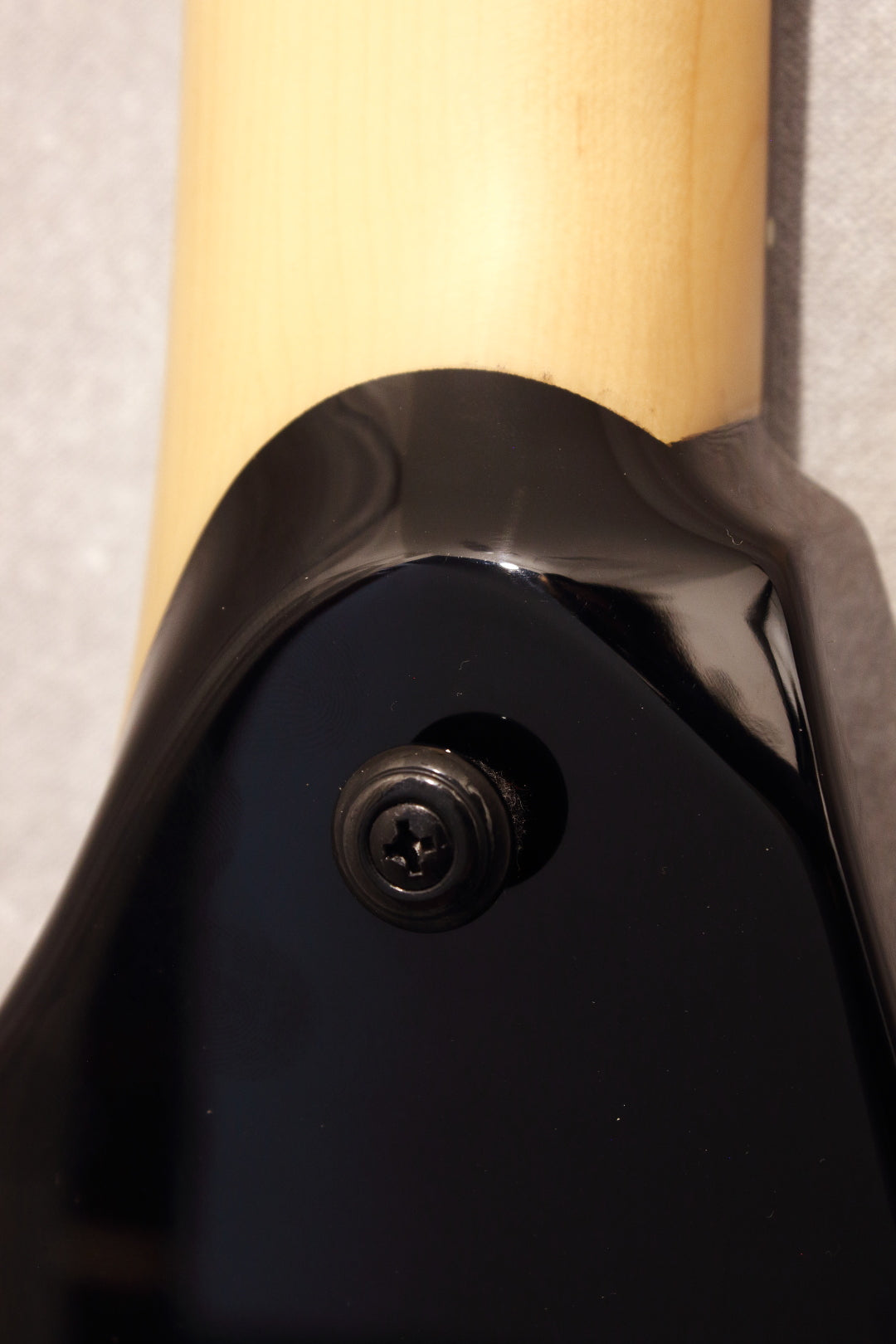 Ormsby Guitars Metal V Red Dead 2021