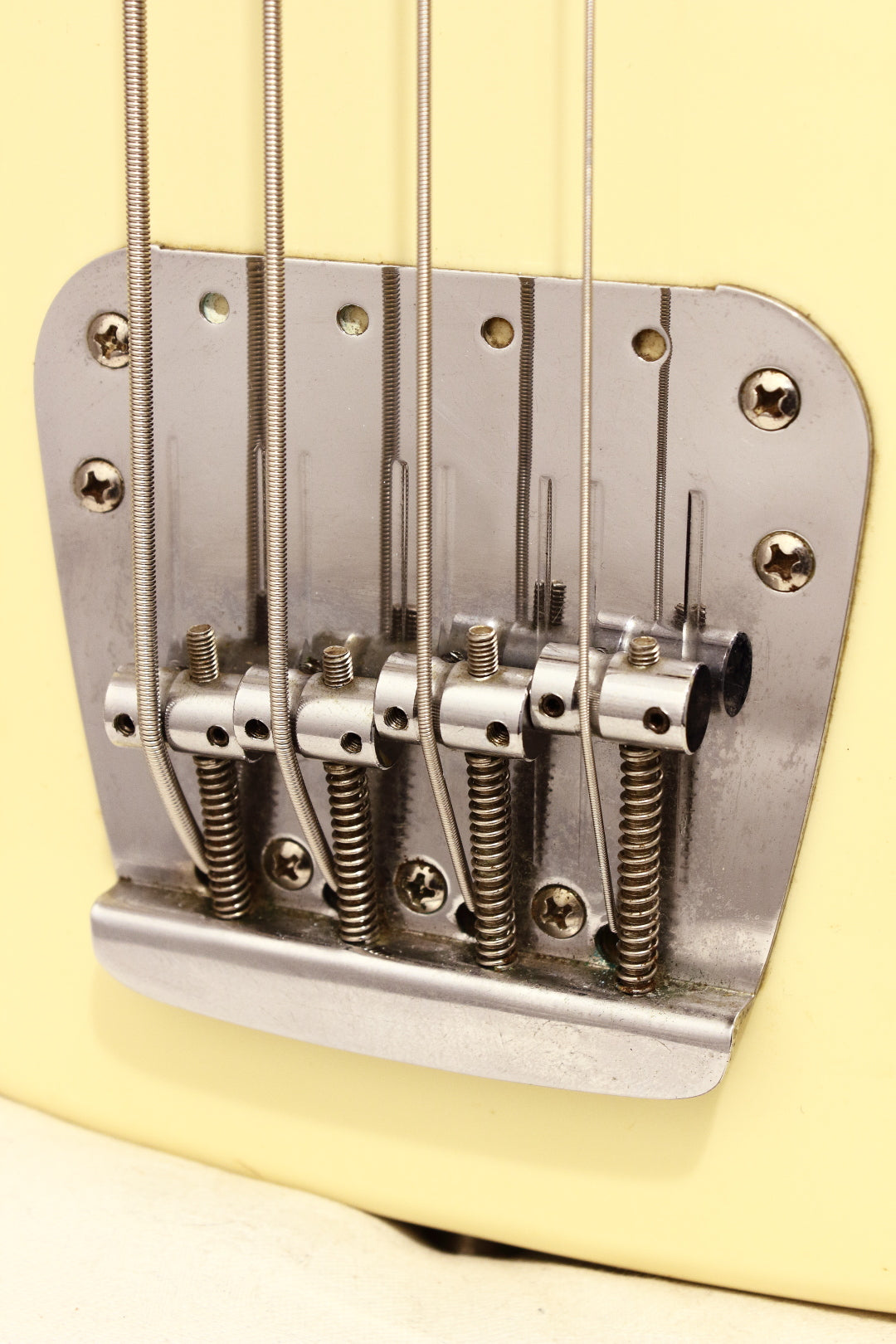 Fender Japan Mustang Bass MB98-70SD Vintage White 1998