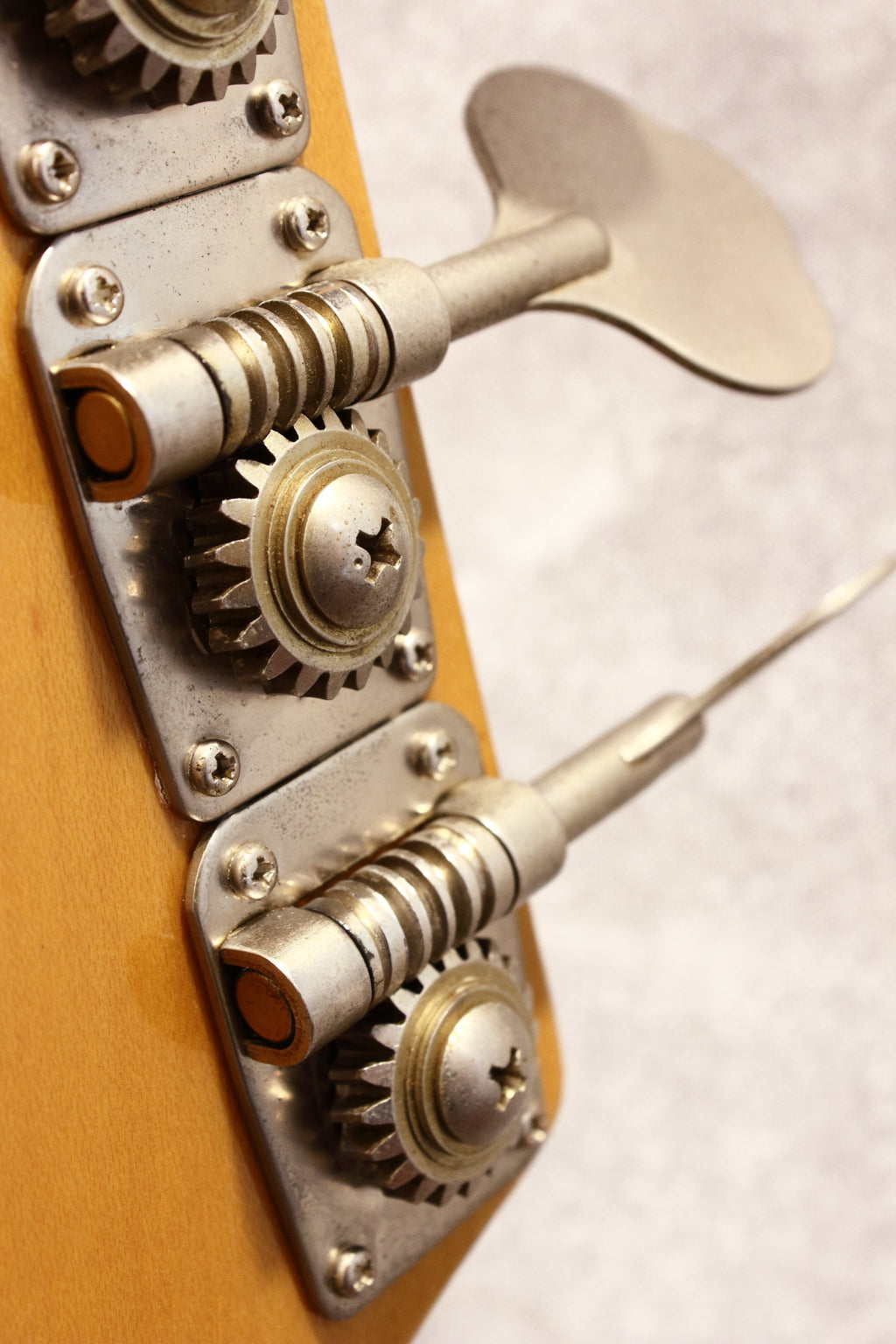 Fender Japan Mustang Bass MB98-70SD Vintage White 1998