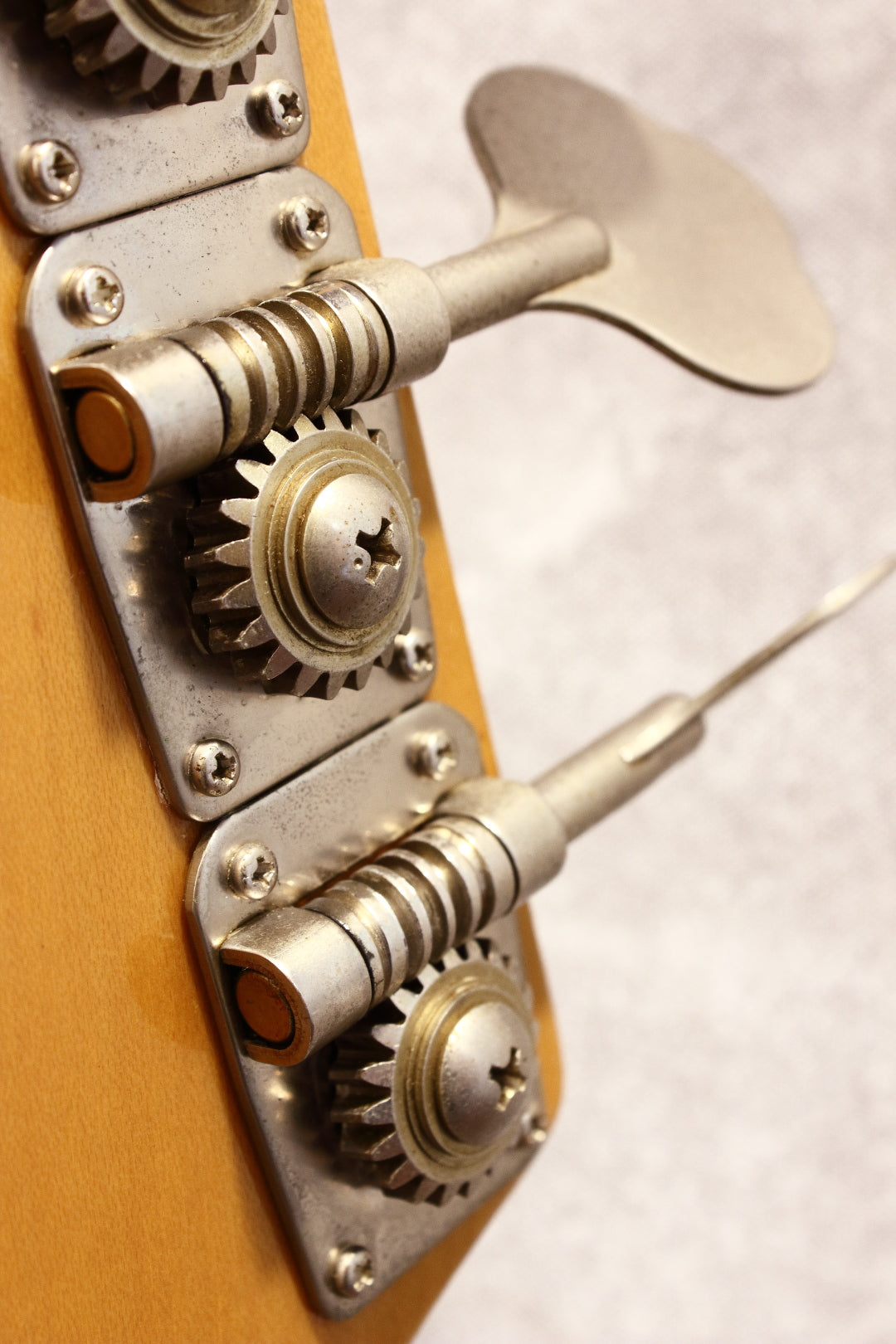 Fender Japan Mustang Bass MB98-70SD Vintage White 1998