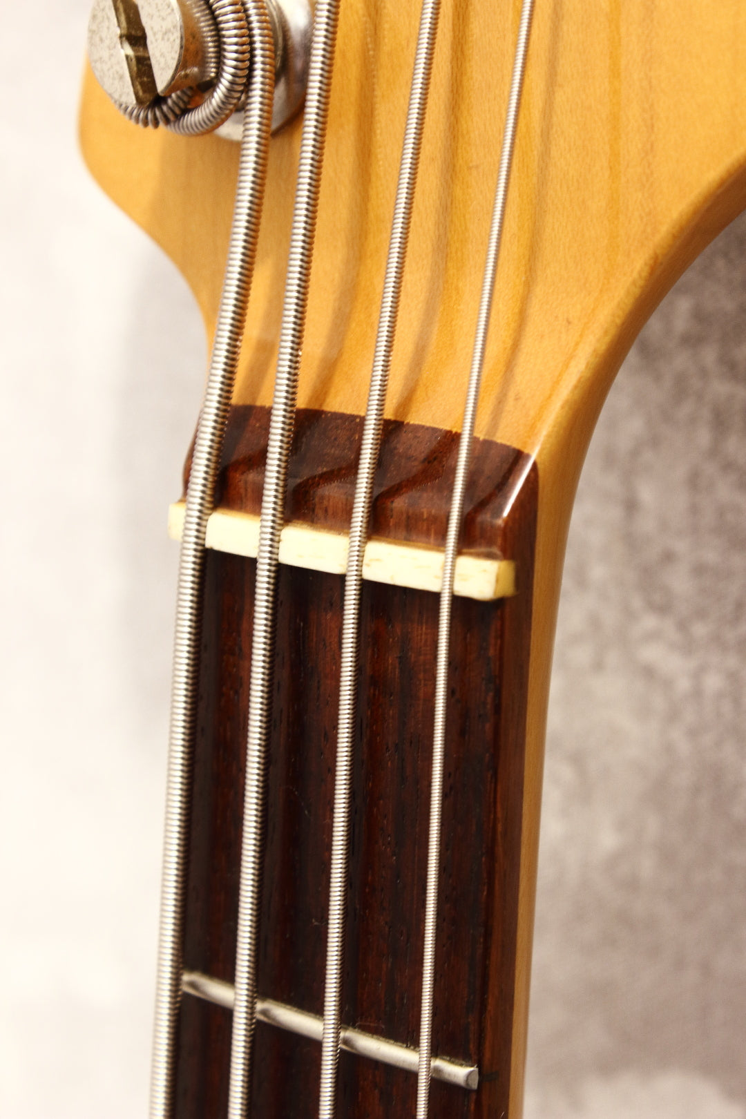 Fender Japan Mustang Bass MB98-70SD Vintage White 1998