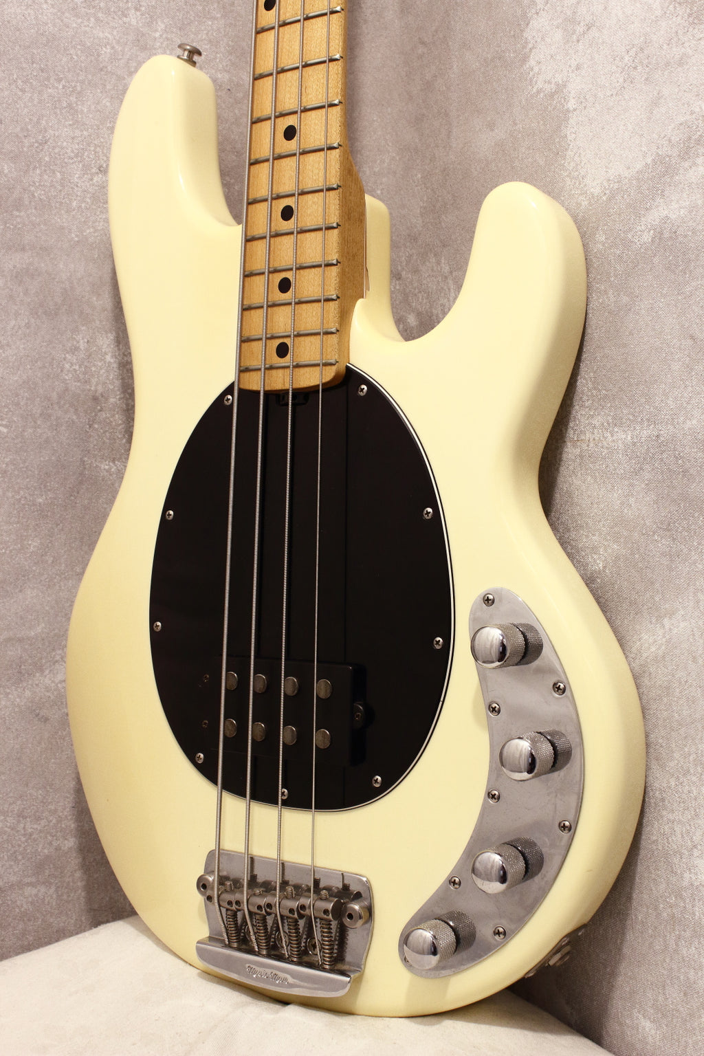 Ernie Ball Music Man StingRay 4H Olympic White 2005