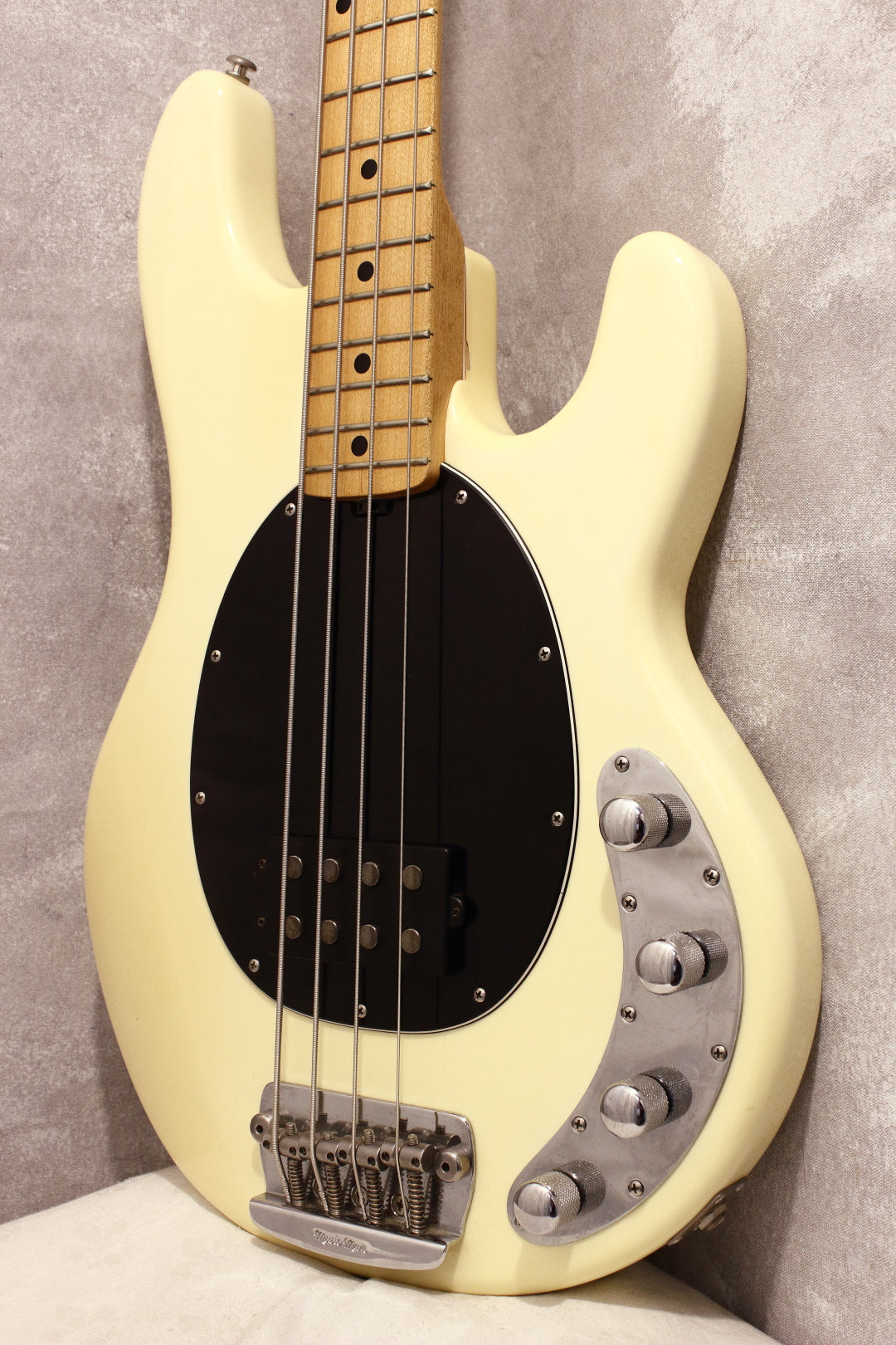 Ernie Ball Music Man StingRay 4H Olympic White 2005