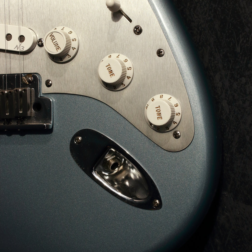 Fender American Deluxe Stratocaster FSR Ice Blue 2012