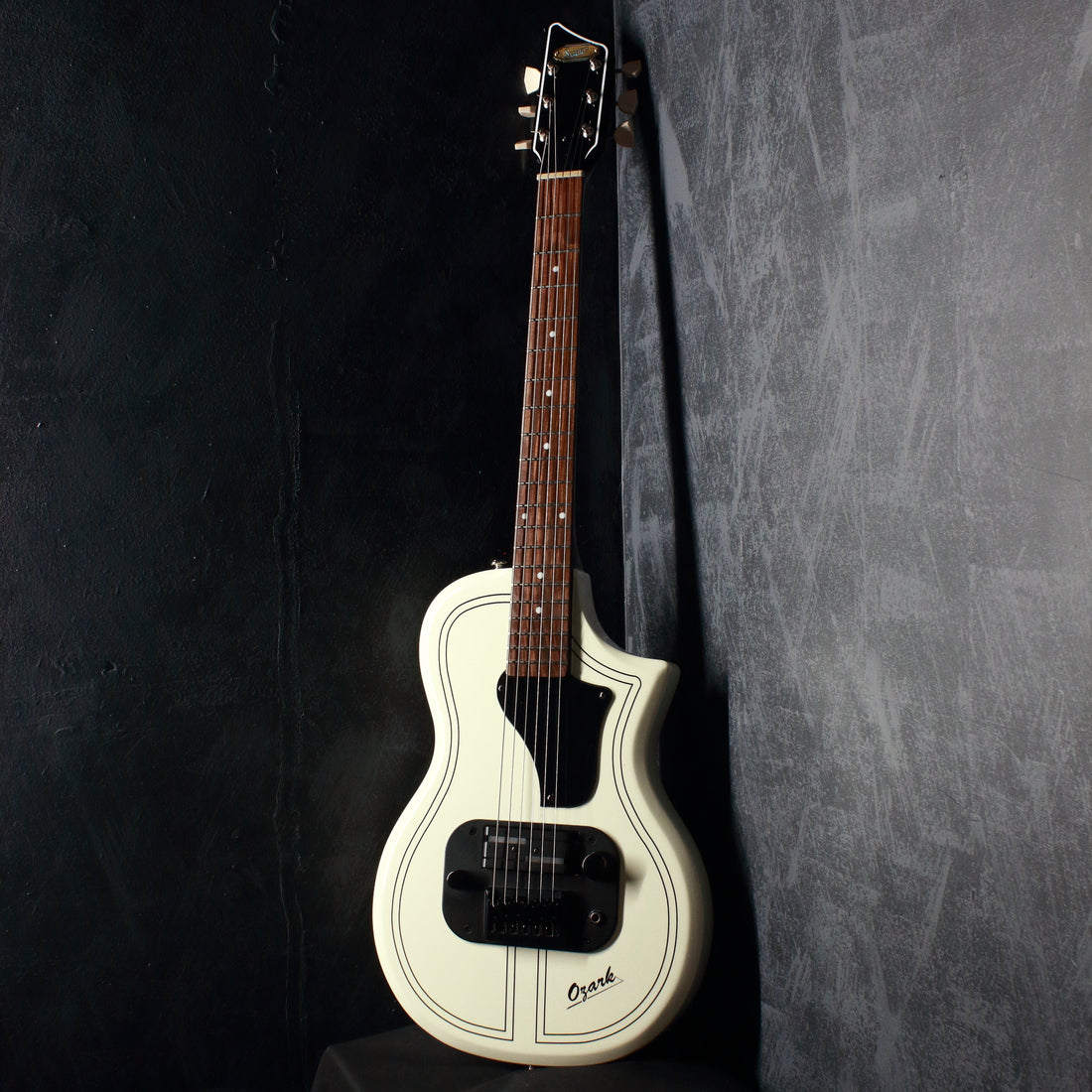 Supro 1261AW Ozark Limited Edition Antique White 2019