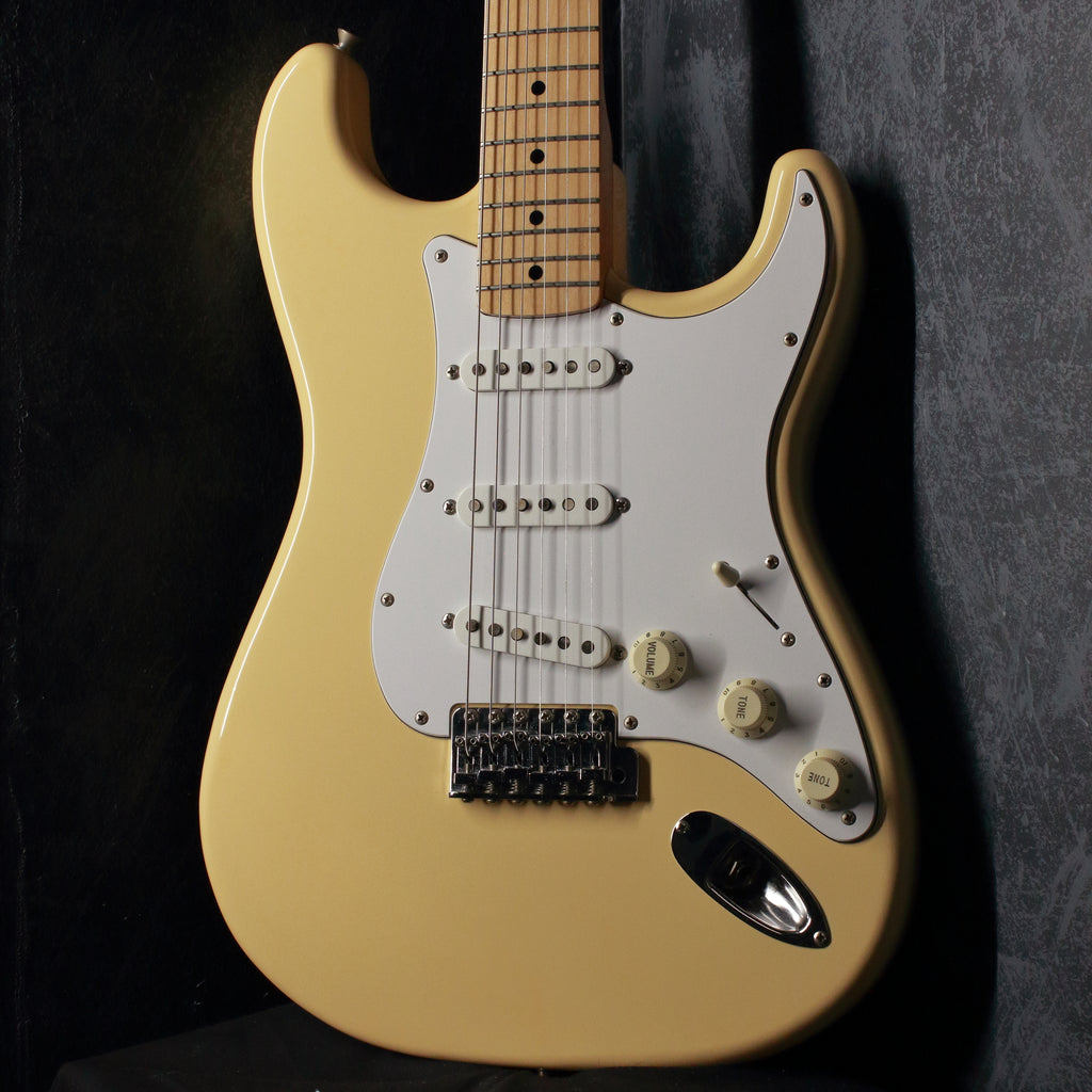Fender Japan '72 Stratocaster ST72-58US Yellow White 2004