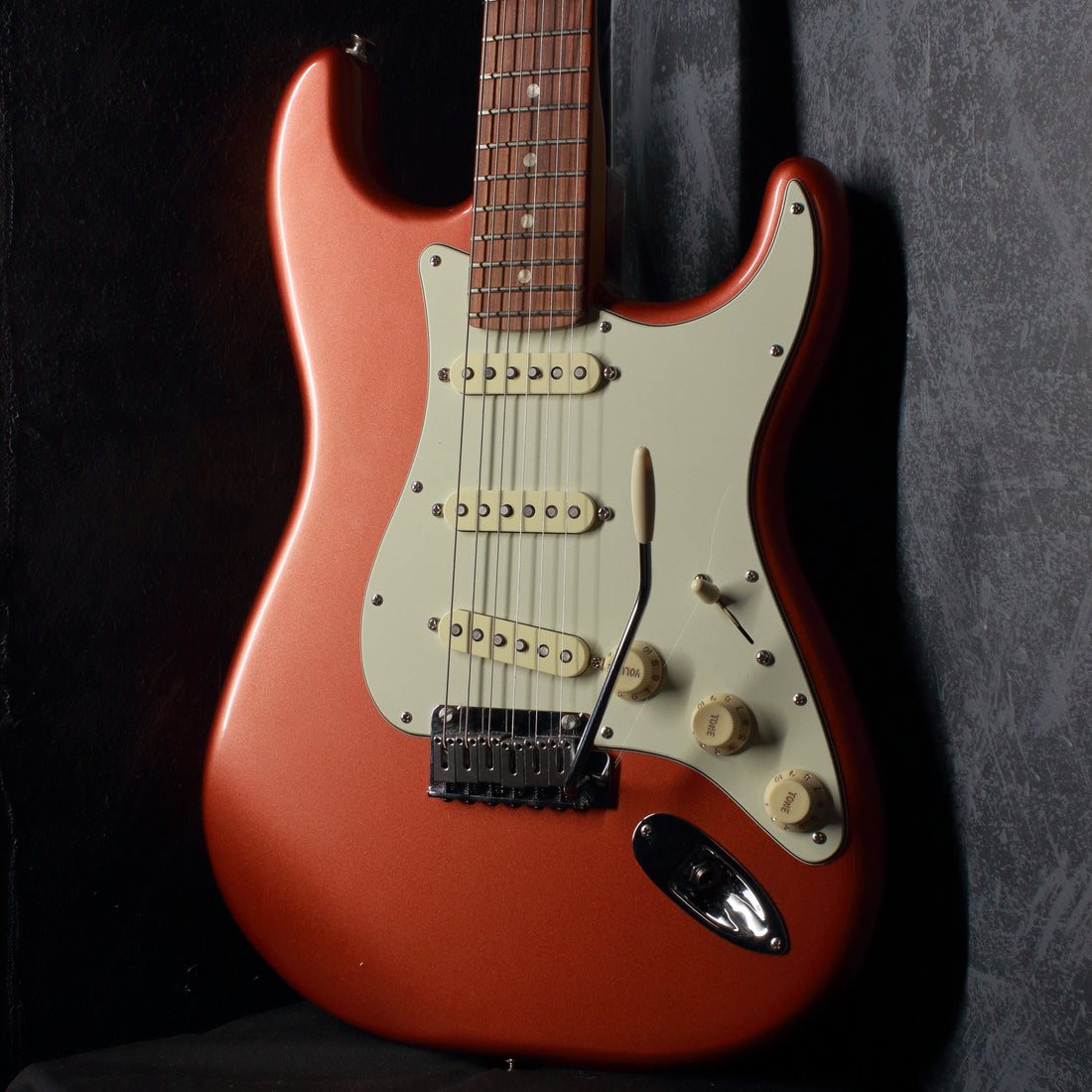 Fender Player Plus Stratocaster Aged Candy Apple Red 2021