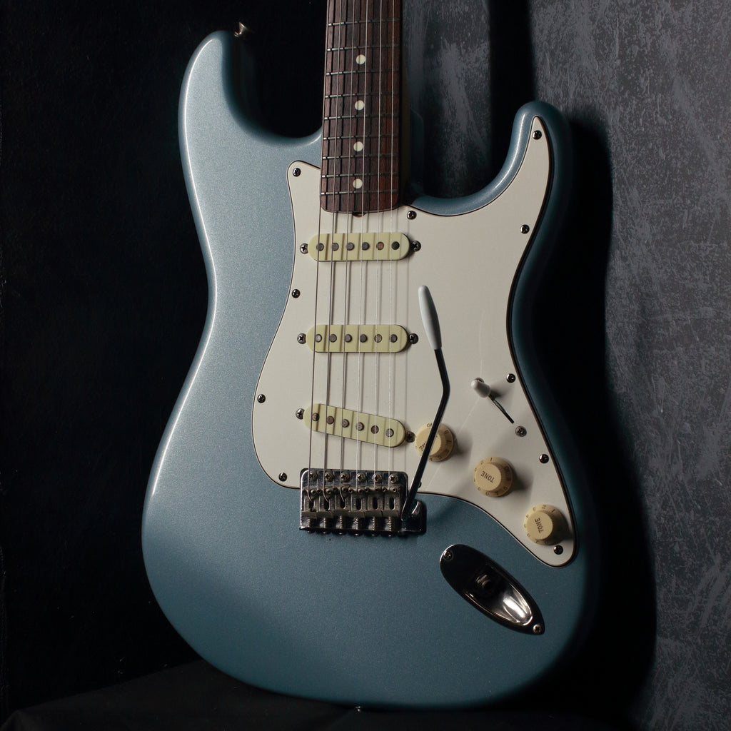 Fender Japan '62 Stratocaster ST62-55 Ice Blue Metallic 1986