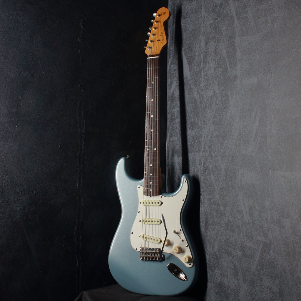 Fender Japan '62 Stratocaster ST62-55 Ice Blue Metallic 1986