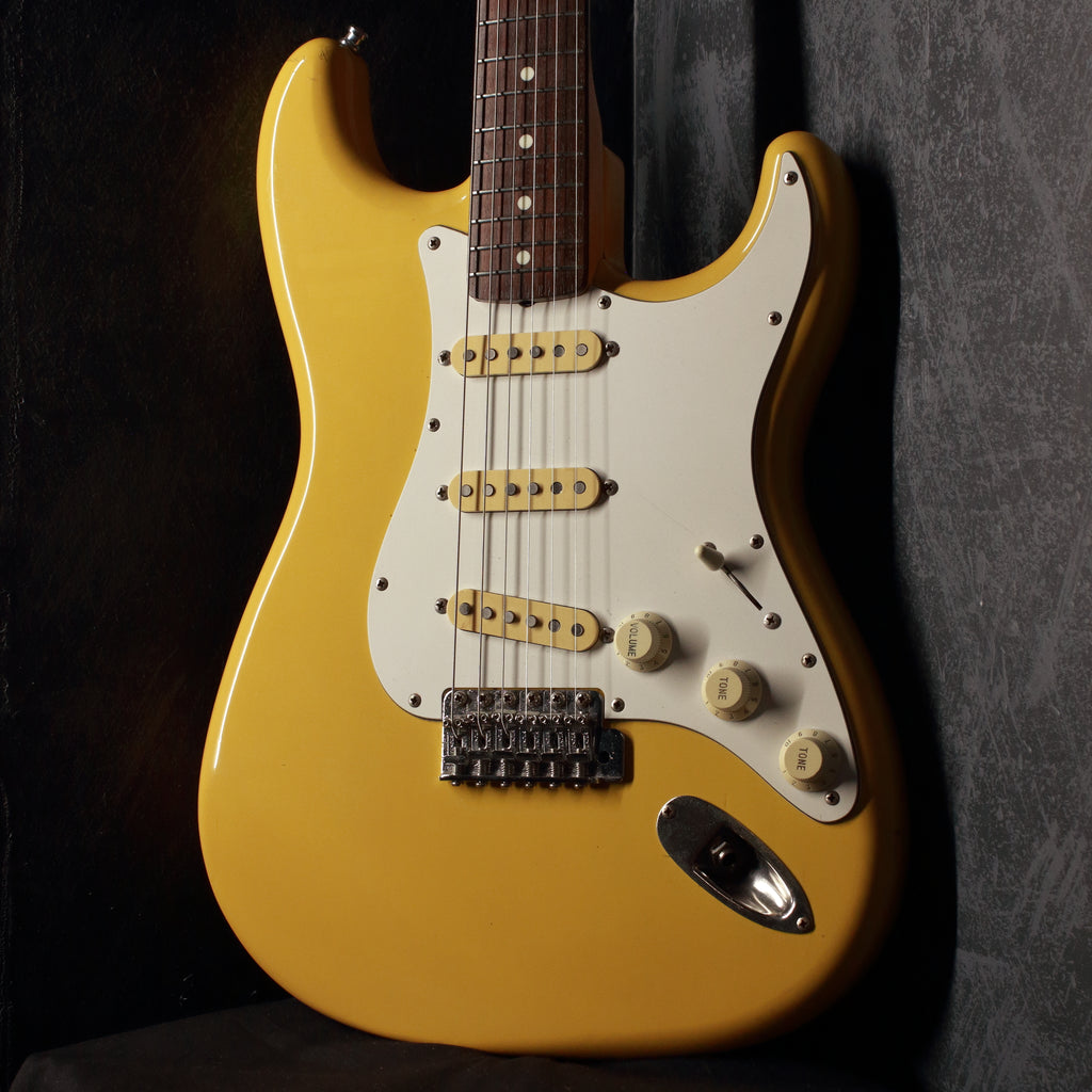 Fender Japan '62 Stratocaster ST62-55 Rebel Yellow 1986