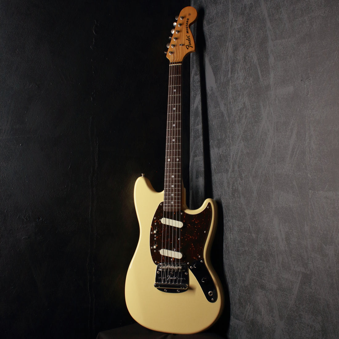 Fender Japan '69 Mustang MG69 Vintage White 2010