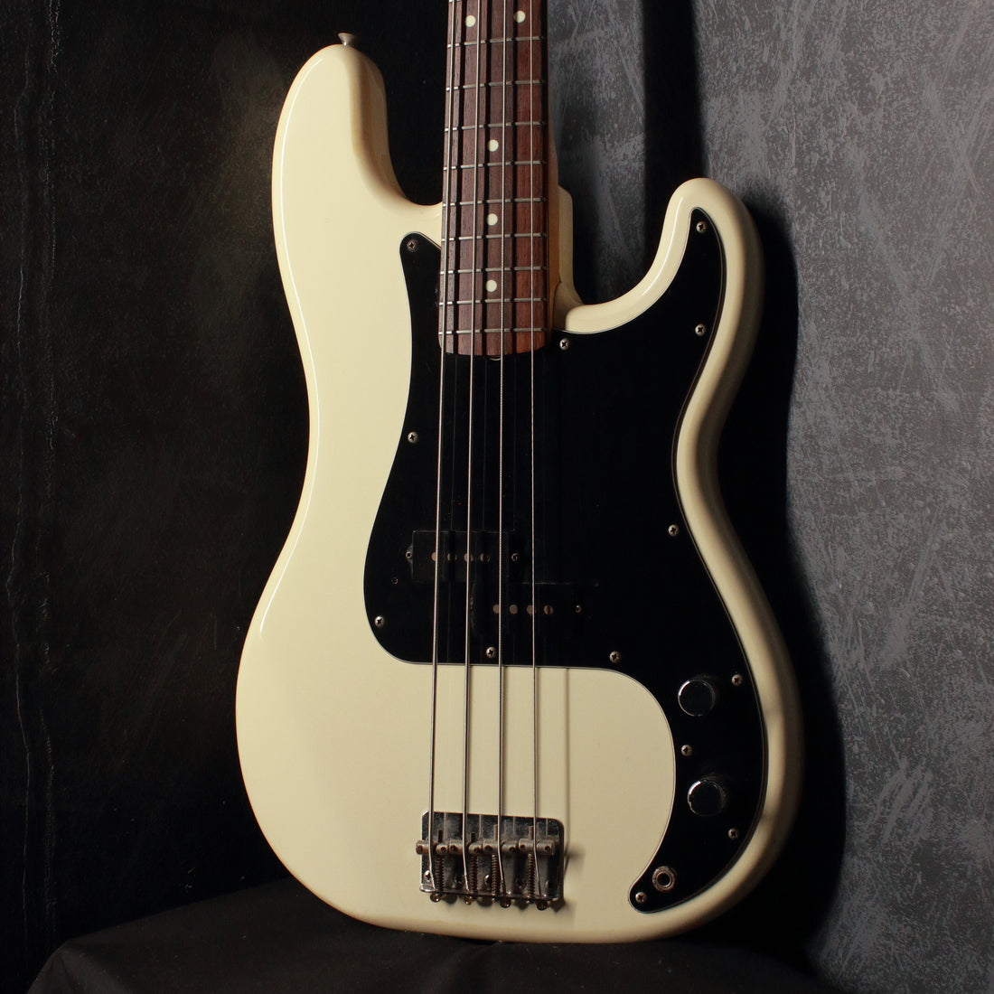 Fender Japan '70 Precision Bass PB70-700R Vintage White 1989