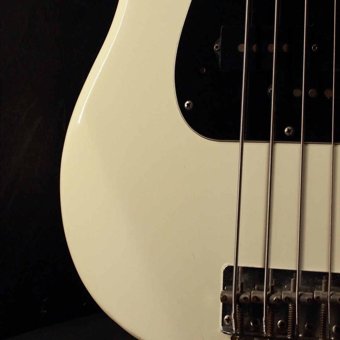 Fender Japan '70 Precision Bass PB70-700R Vintage White 1989