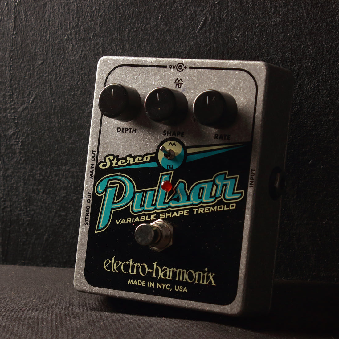 Electro-Harmonix Pulsar Stereo Tremolo Pedal