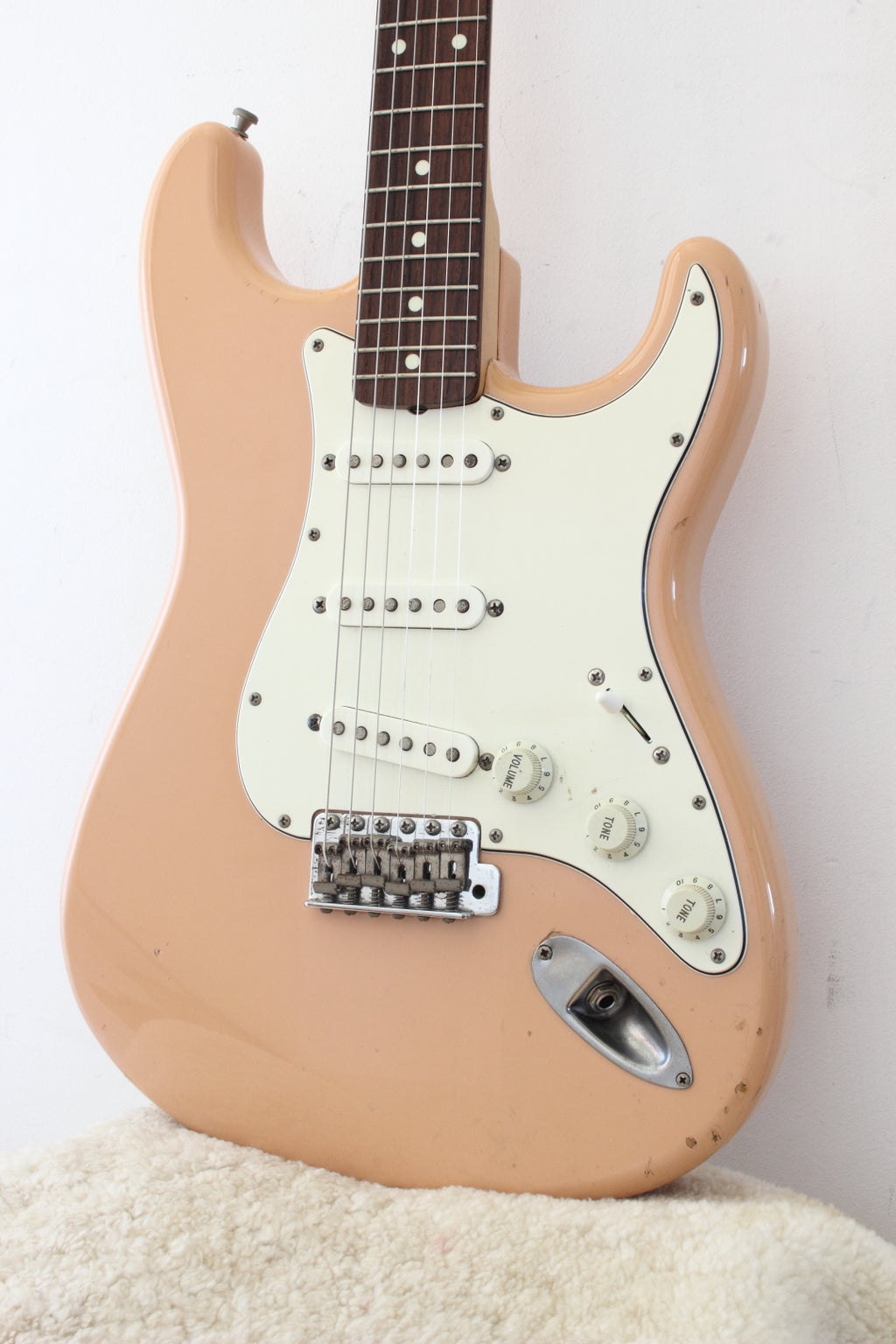 Fender Japan Standard Stratocaster ST-43 Shell Pink 1999-02