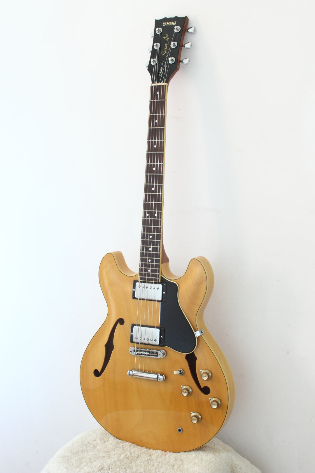 Yamaha SA700 Super Axe Semi-Hollow Natural 1977