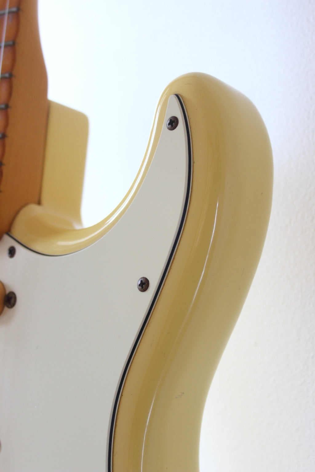 Fender Japan '57 Reissue Stratocaster ST57-70 Scalloped Board Vintage White 1987