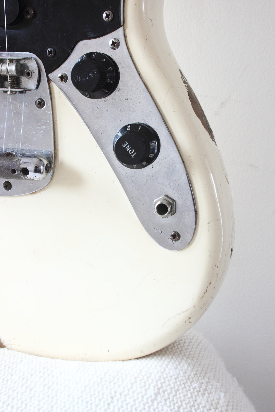 Fender Mustang Aged Olympic White 1977