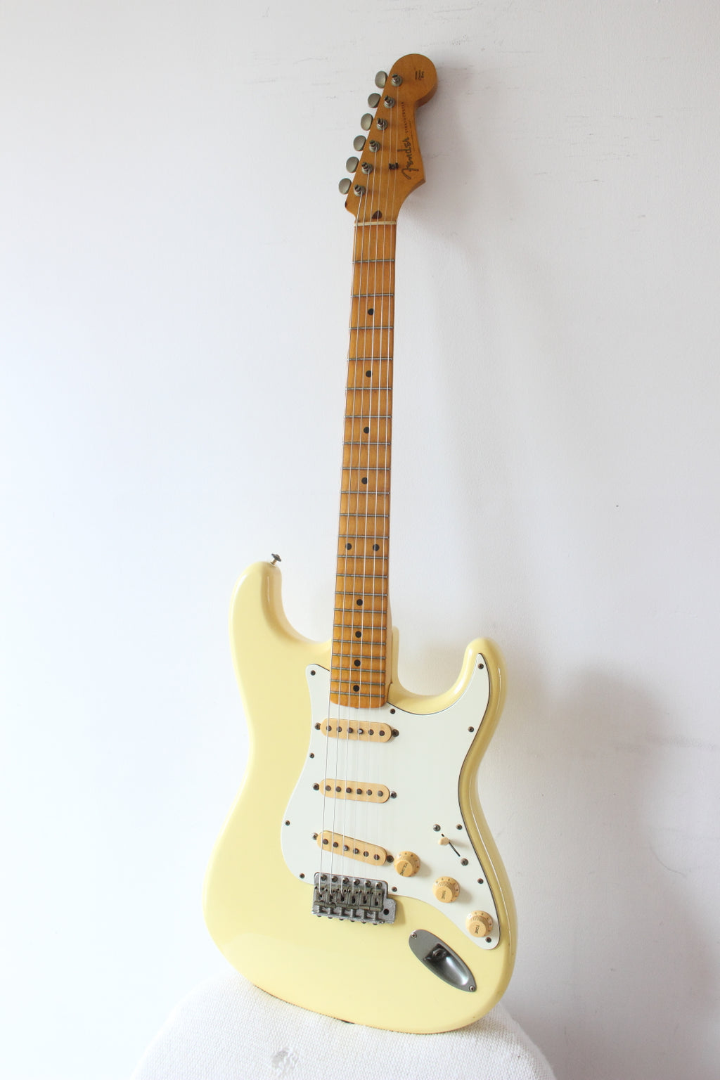 Fender Japan '57 Reissue Stratocaster ST57-70 Scalloped Board Vintage White 1987