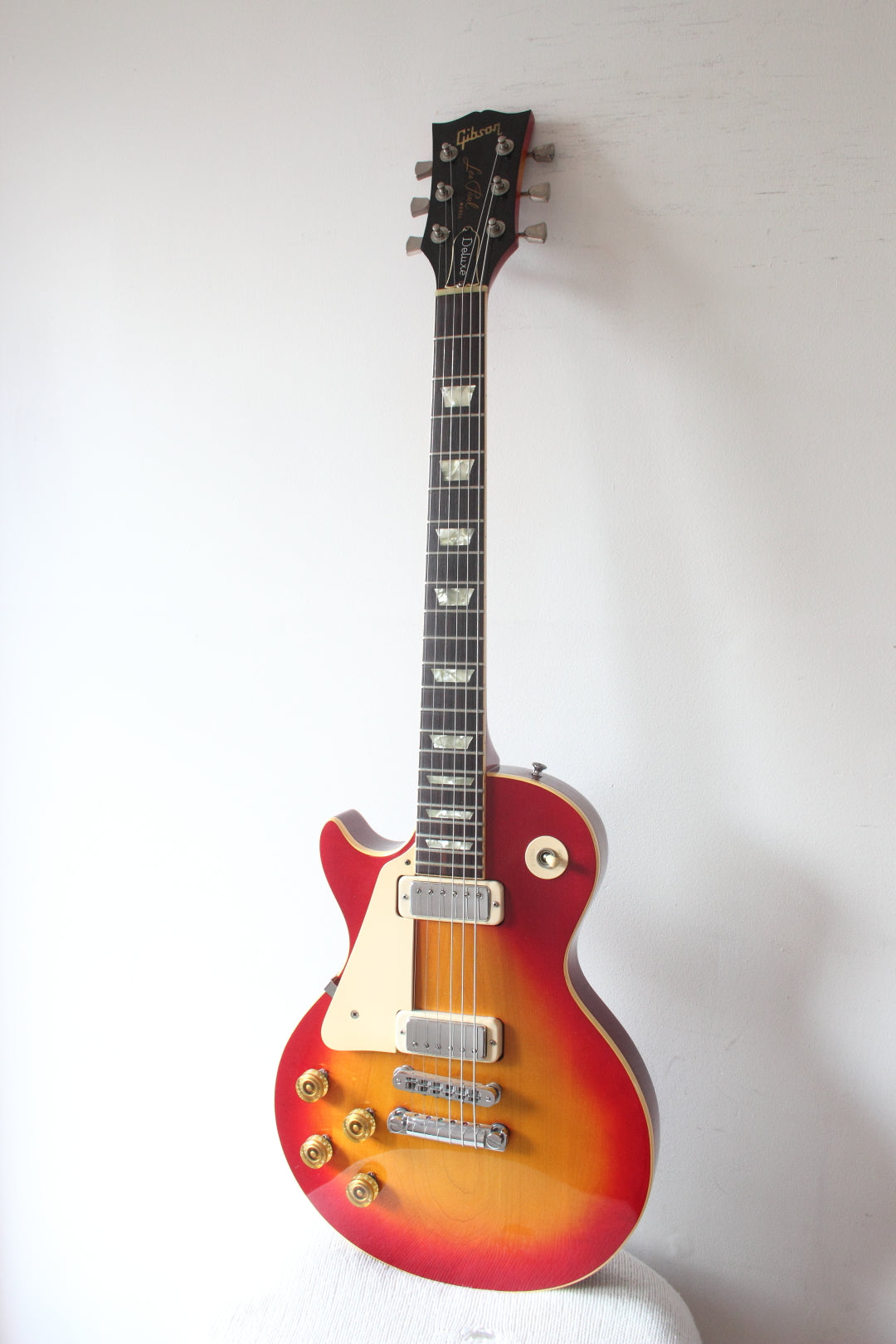 Gibson Left-Handed Les Paul Deluxe Cherry Sunburst 1979