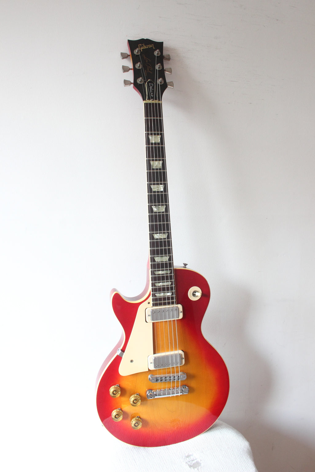 Gibson Left-Handed Les Paul Deluxe Cherry Sunburst 1979