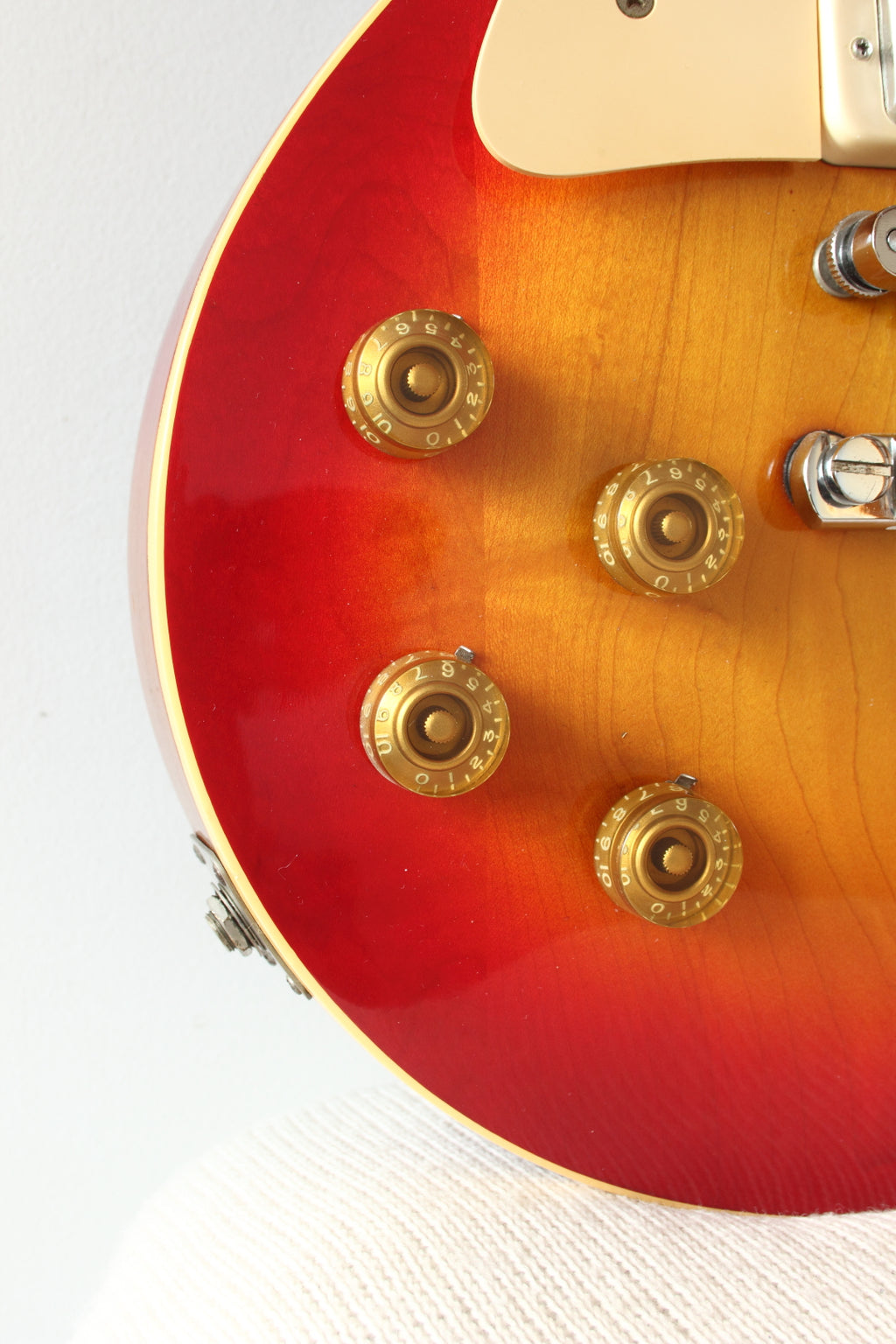 Gibson Left-Handed Les Paul Deluxe Cherry Sunburst 1979